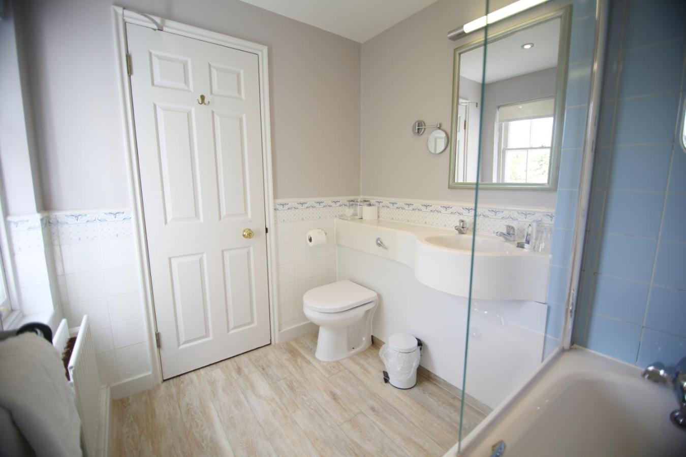 Classic Twin Room - Photo 9