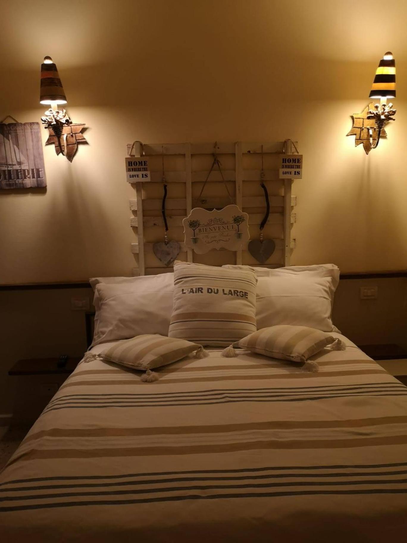 Standard Double Room - Photo 2