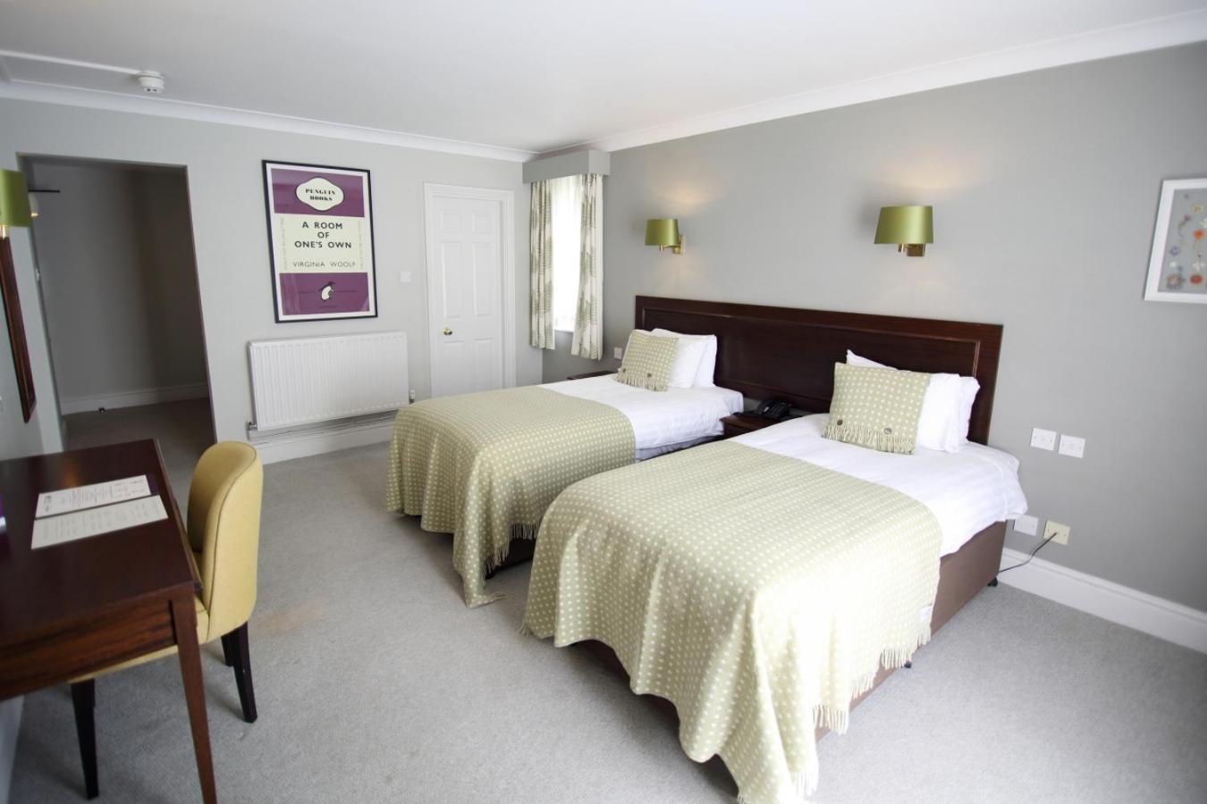 Classic Twin Room - Photo 4