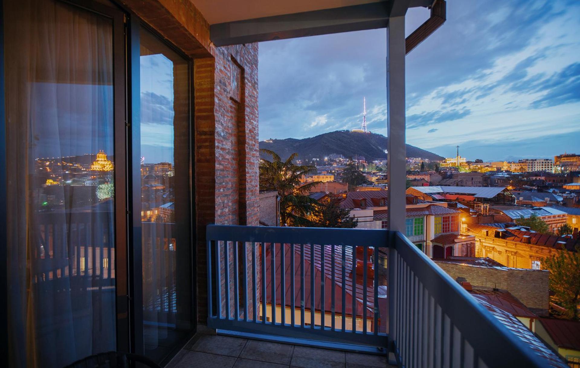 Superior Double or Twin Room with City View - Photo 7