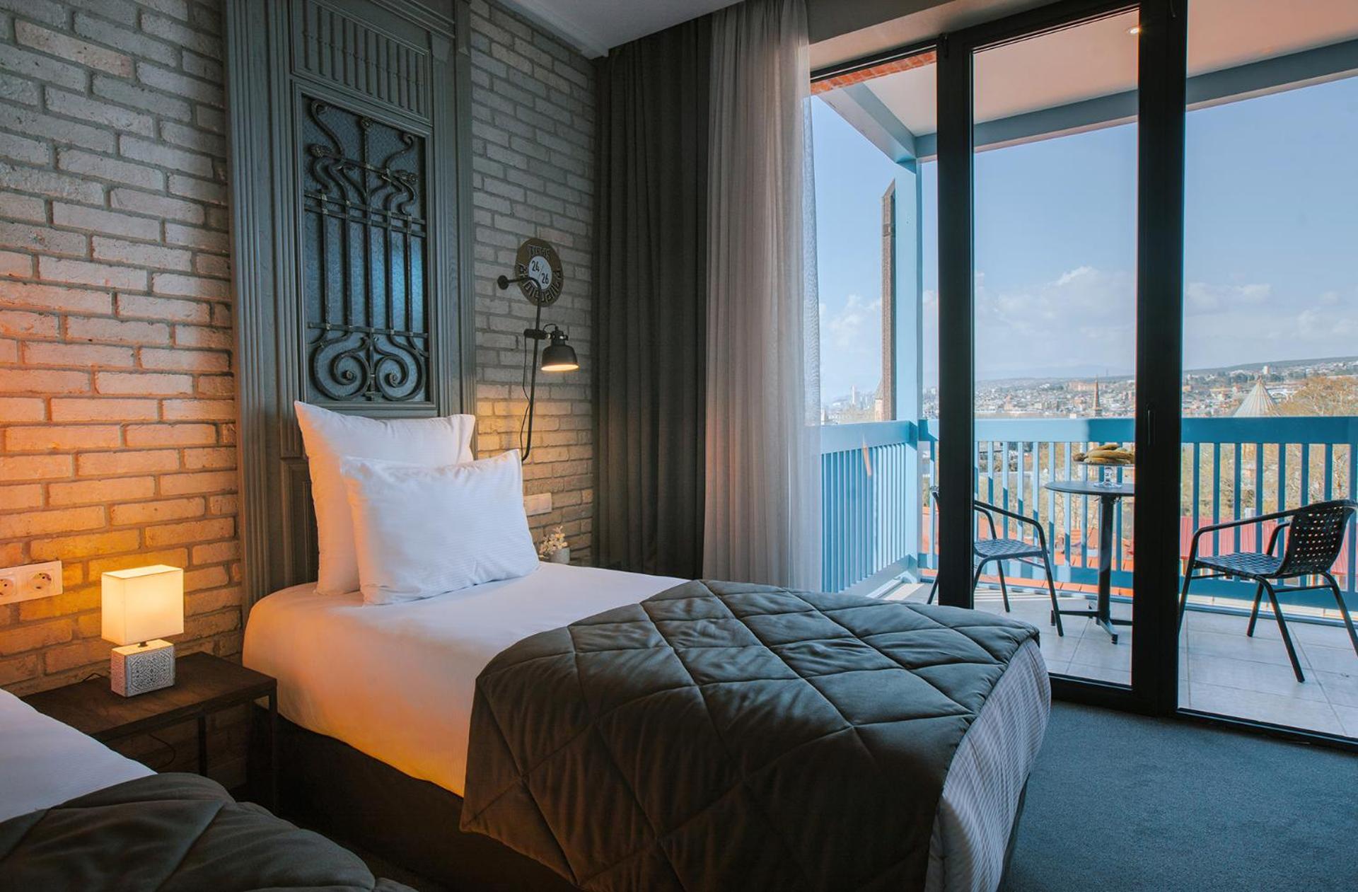 Superior Double or Twin Room with City View - Photo 4