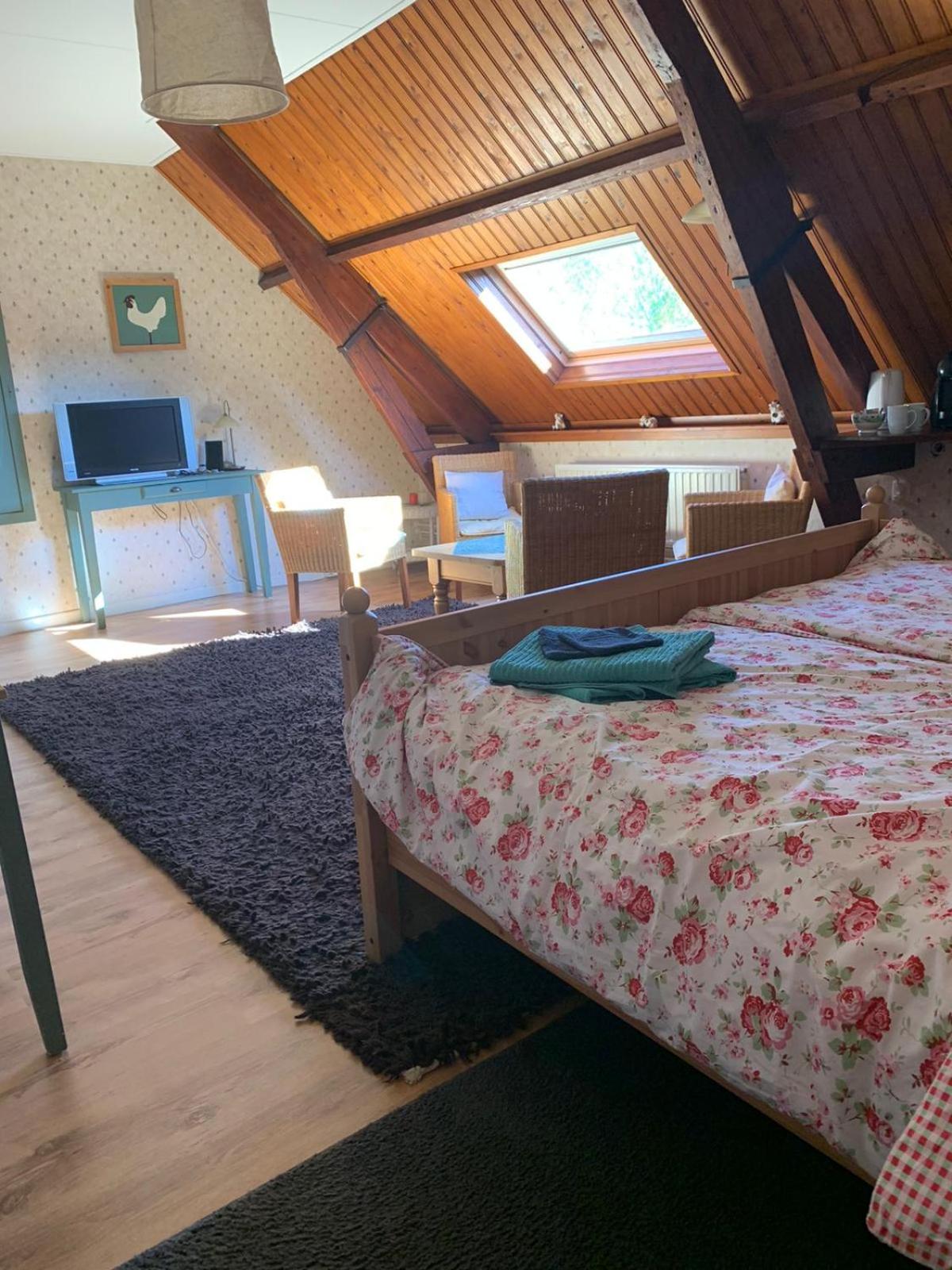 Double Room with Private External Bathroom photo 3