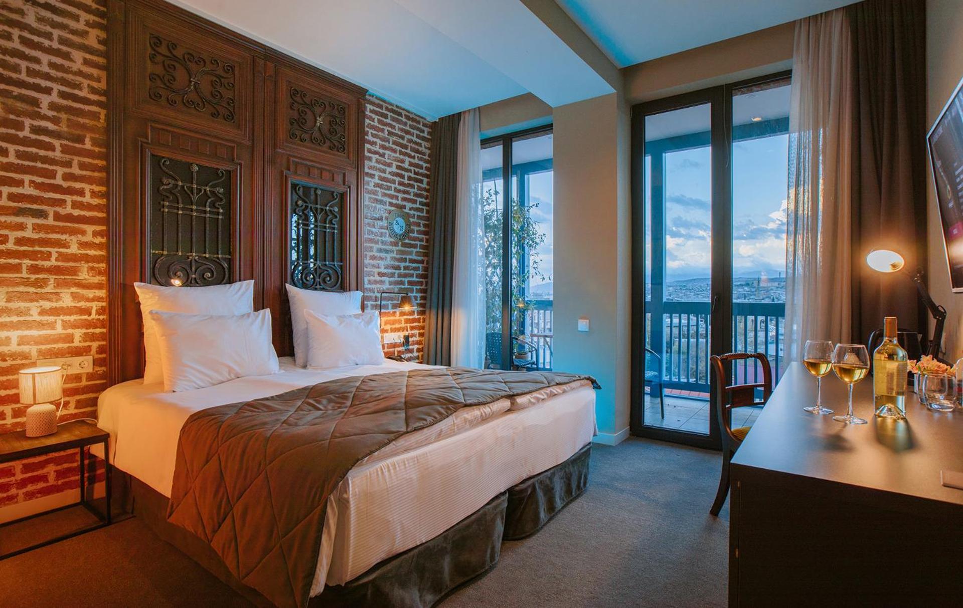 Superior Double or Twin Room with City View - Photo 1
