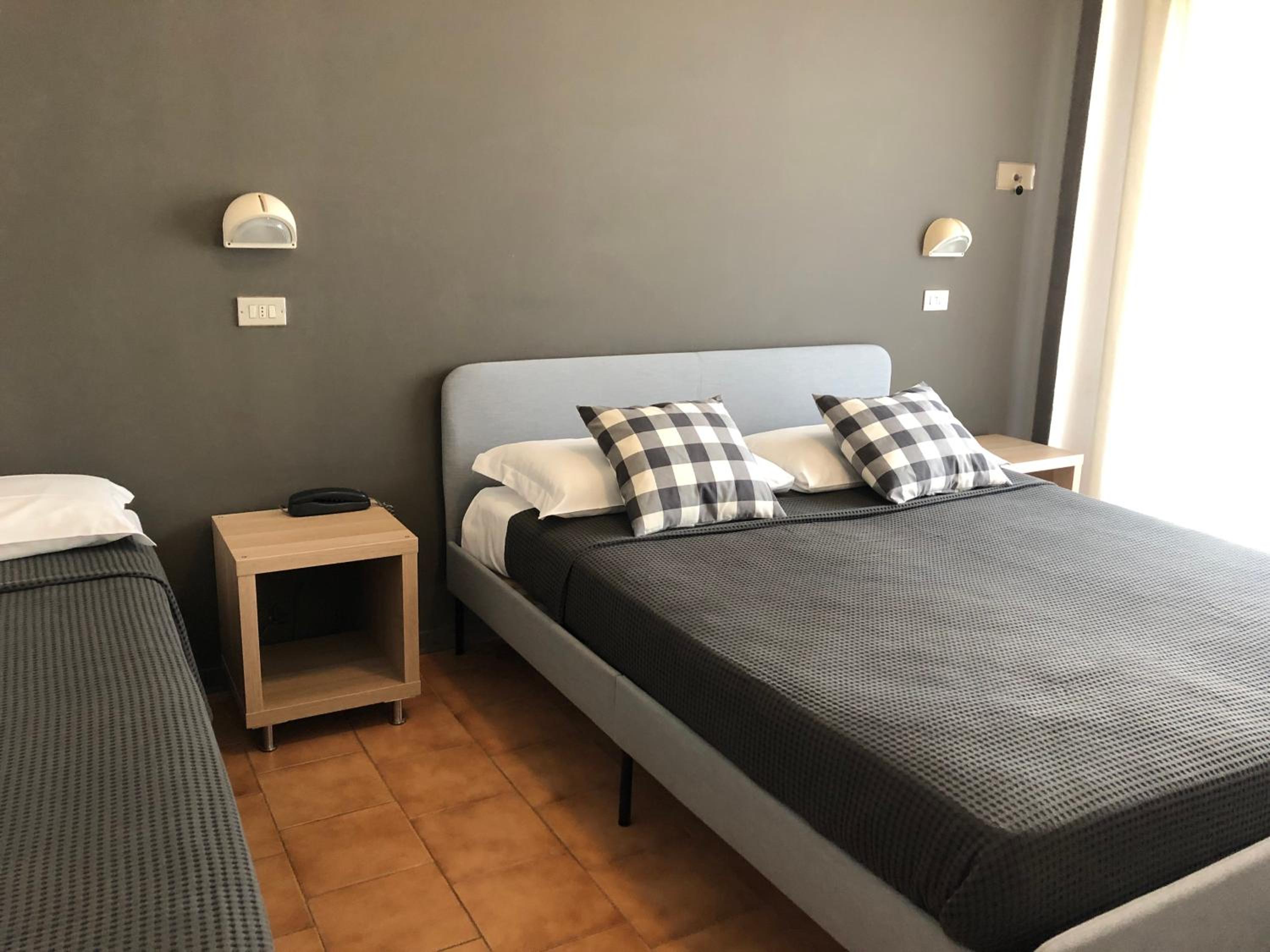 Triple Room with Balcony - Photo 7