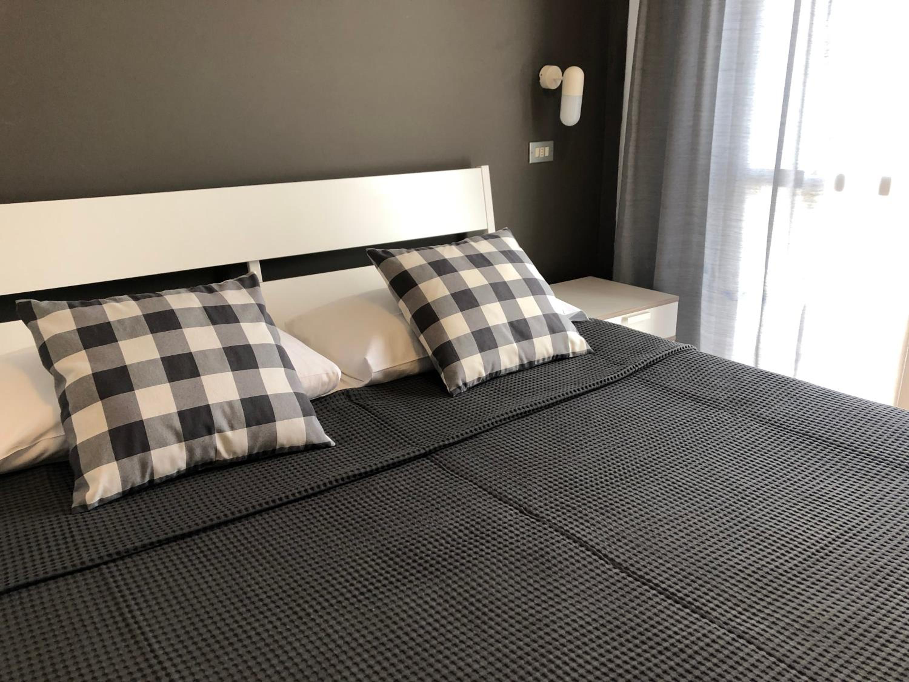 Double Room with Balcony - Photo 16