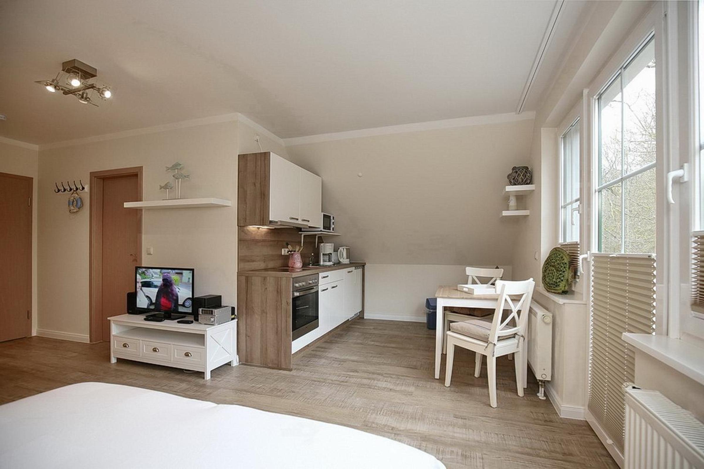 Apartment with Balcony photo 3