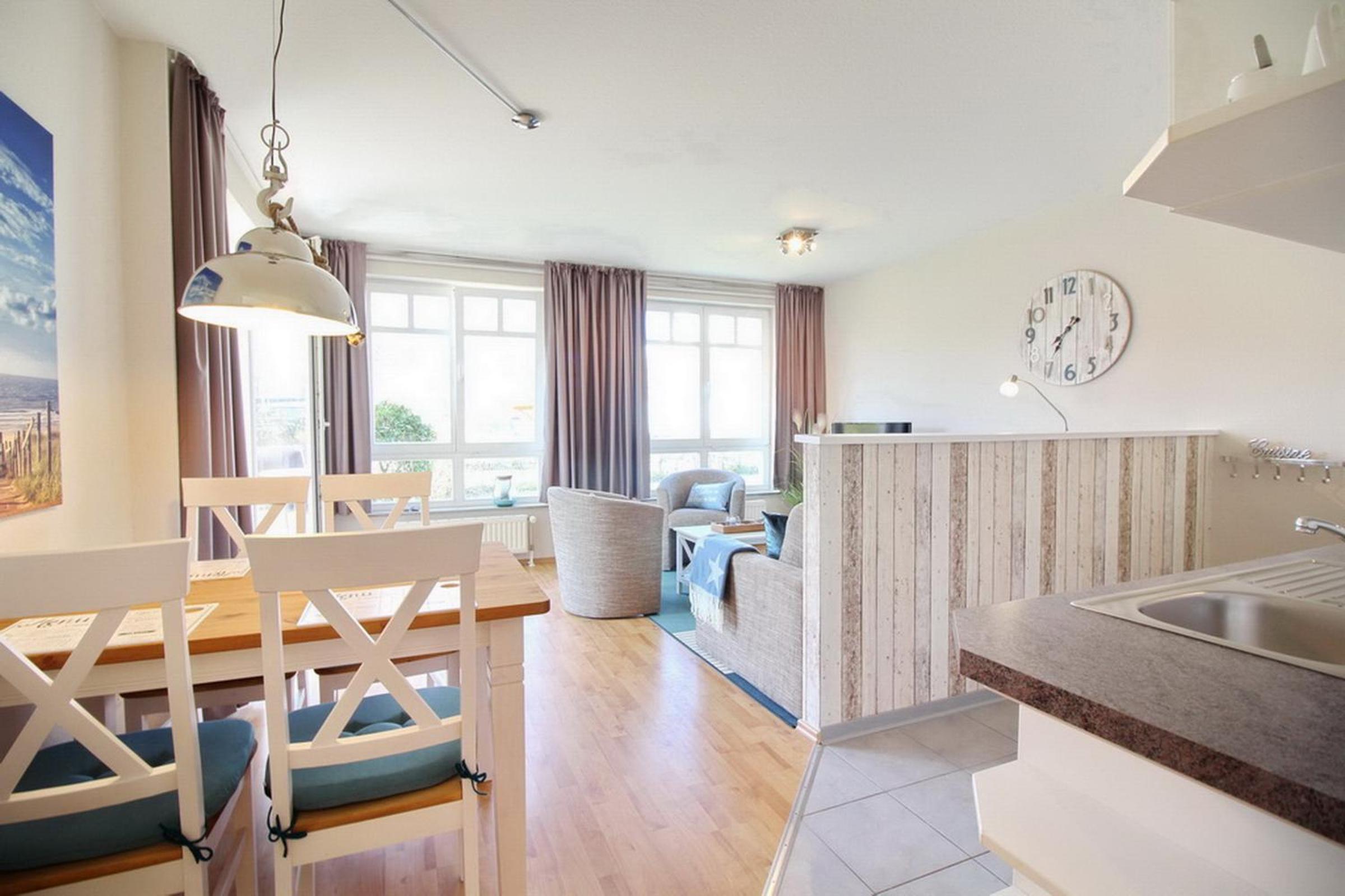 Apartment with Terrace photo 2