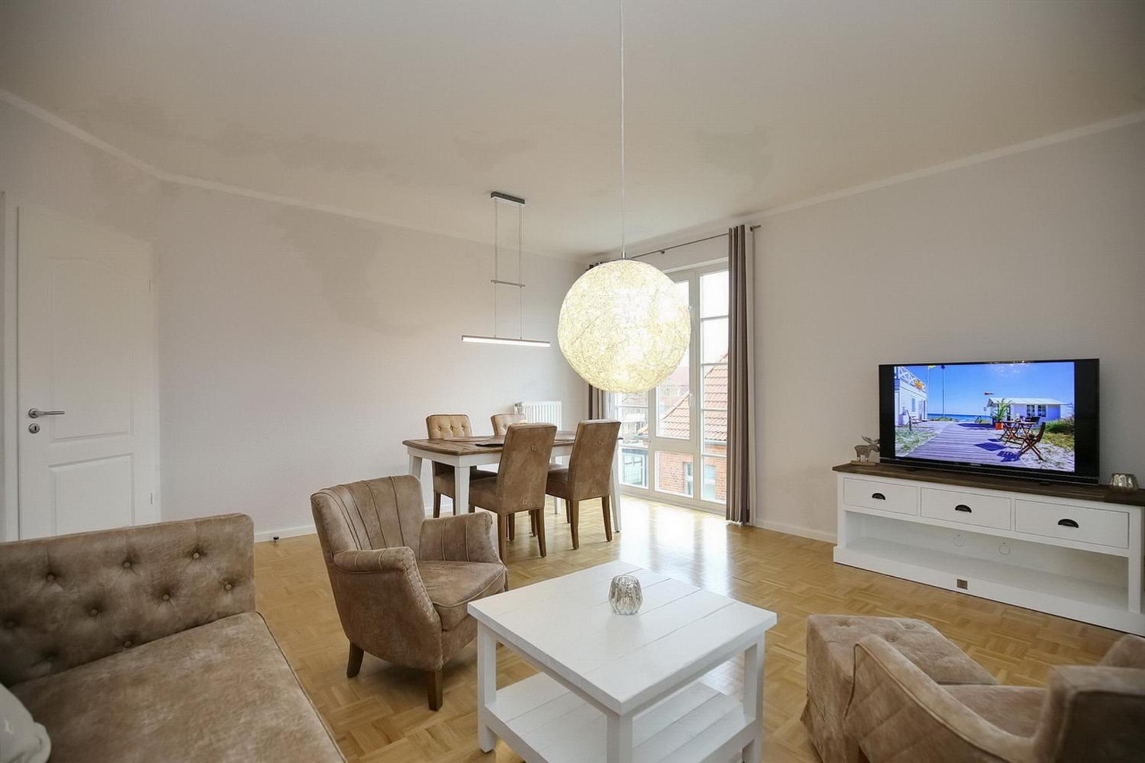 Apartment with Balcony photo 3