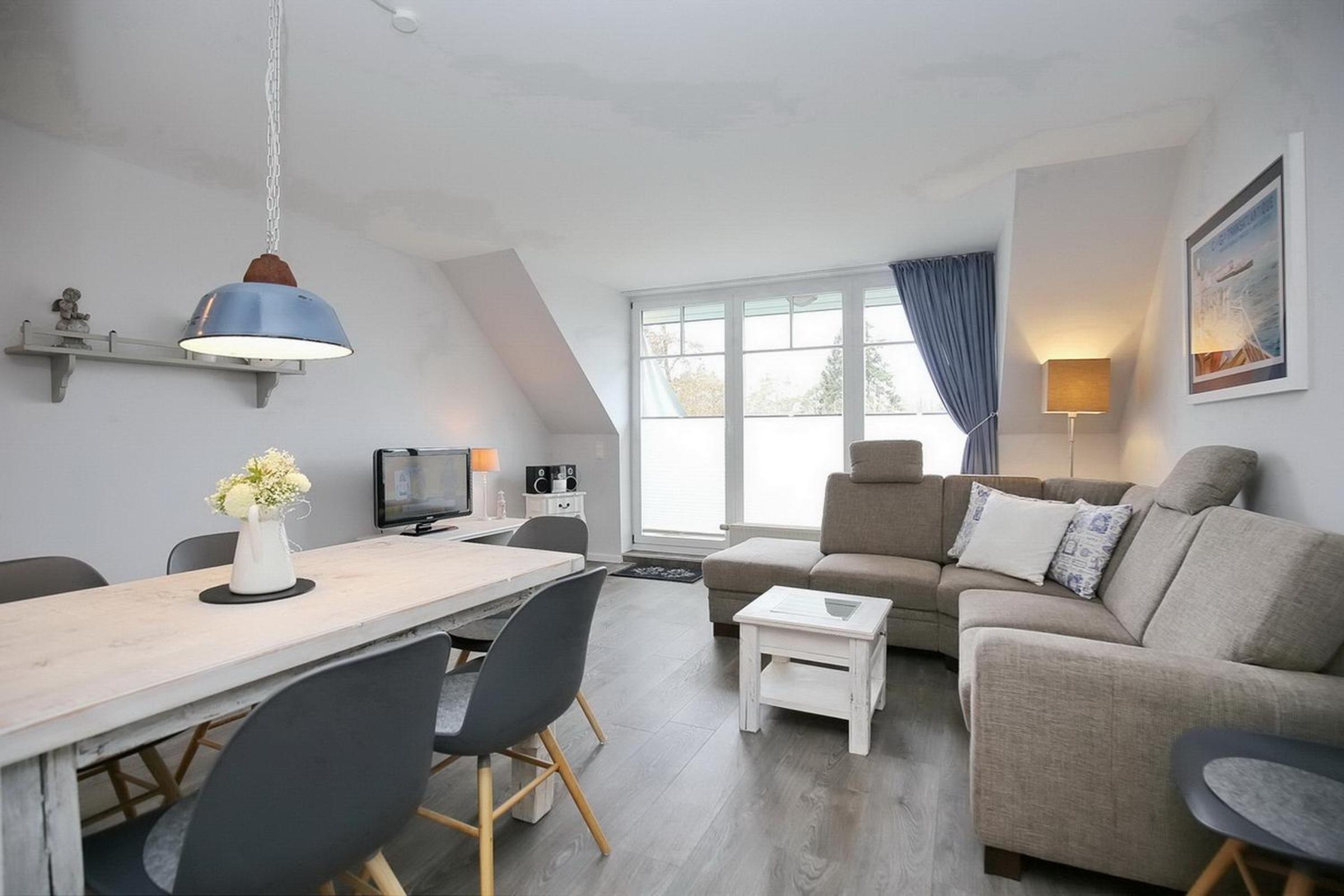 Apartment with Balcony photo 1