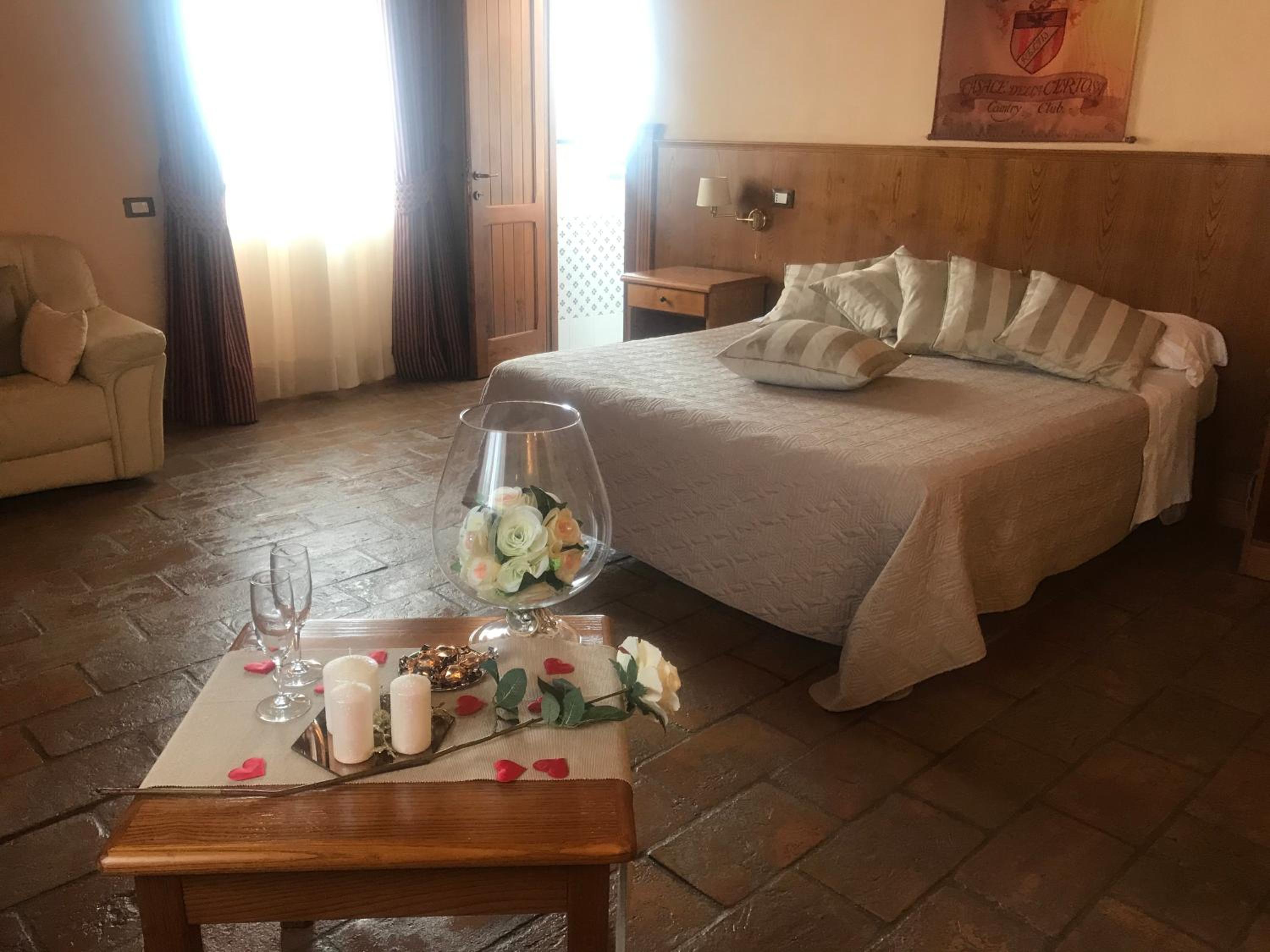 Deluxe Suite with Spa Bath - Photo 3