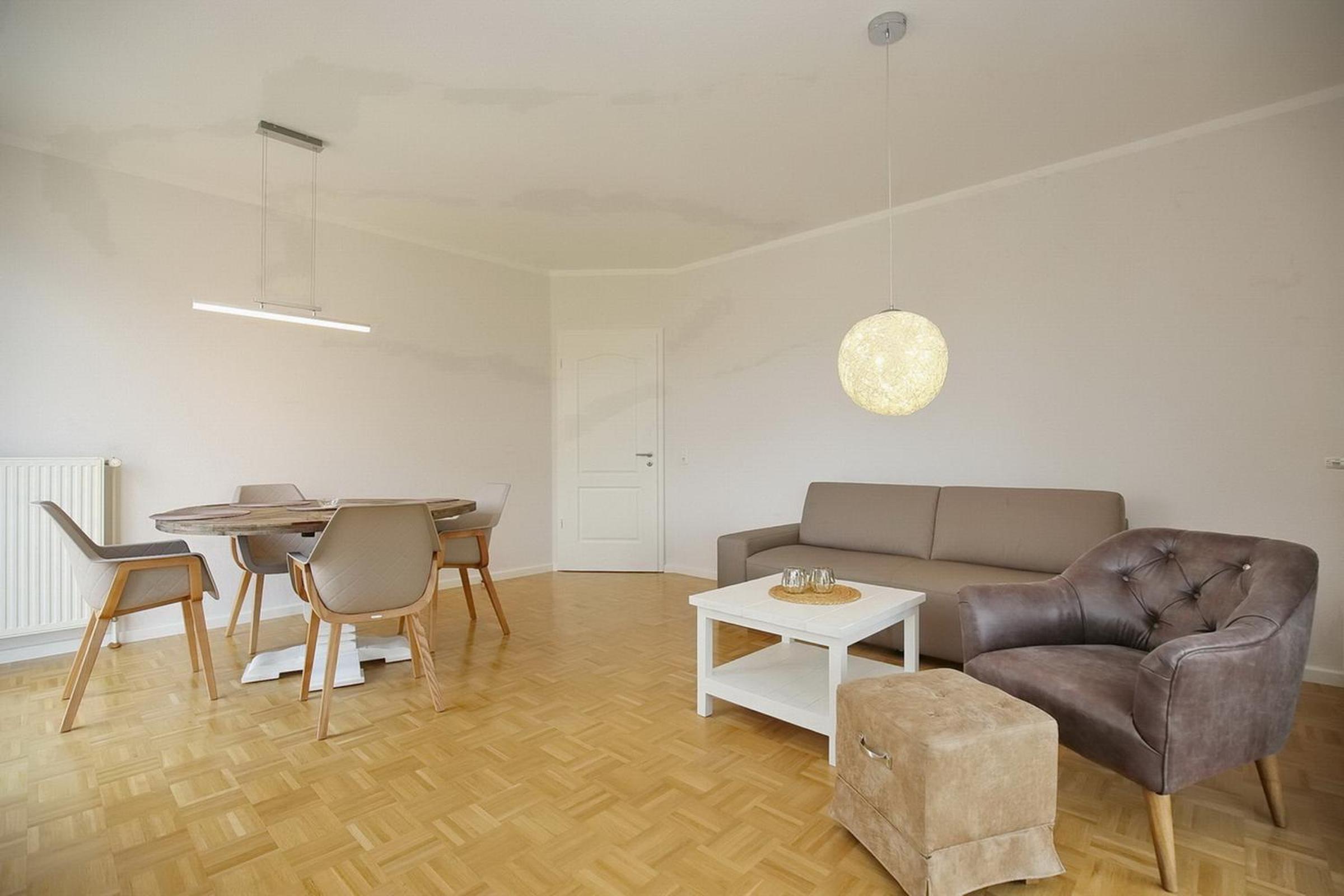 Apartment with Balcony photo 3