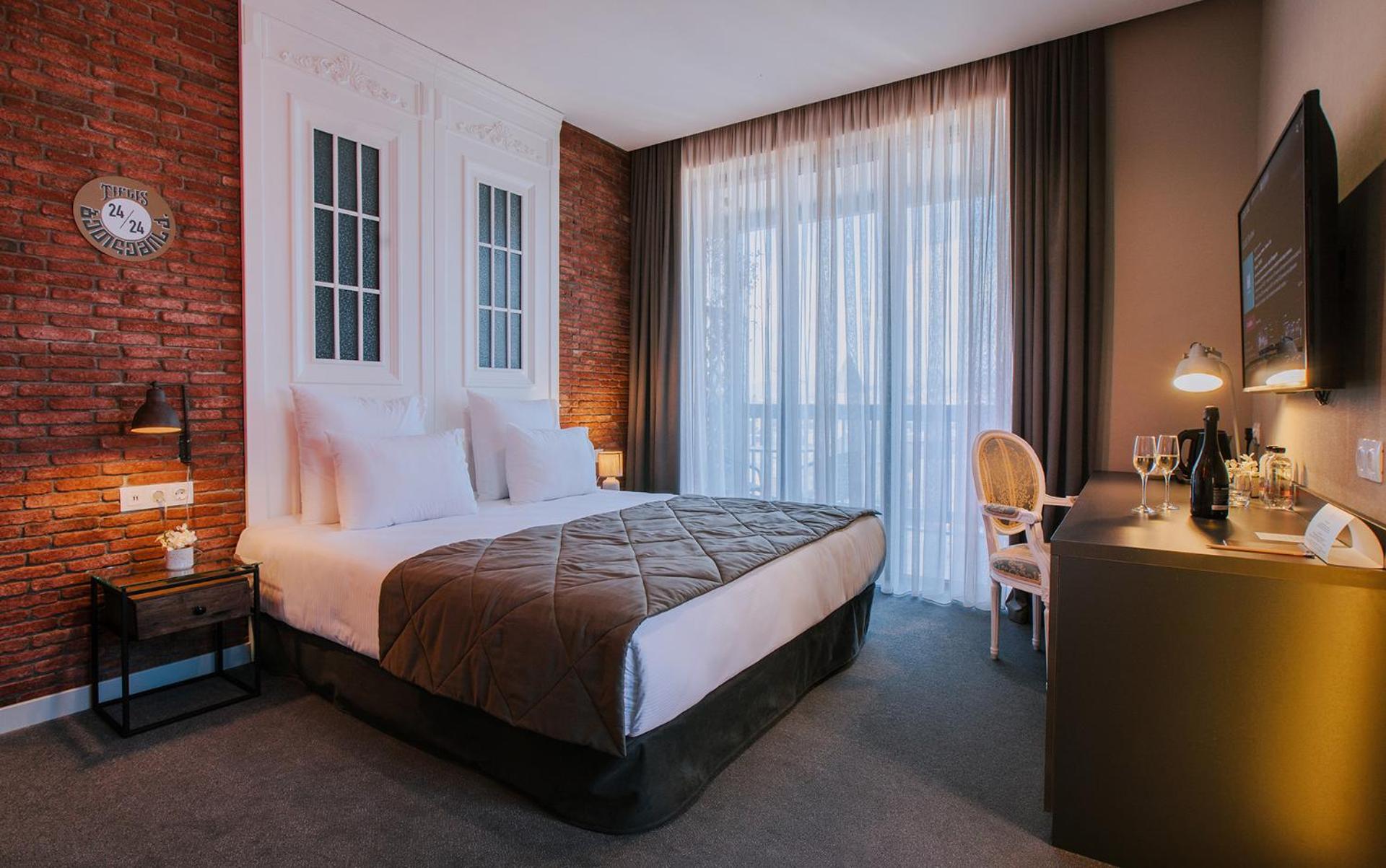 Deluxe Junior Suite - Photo 5
