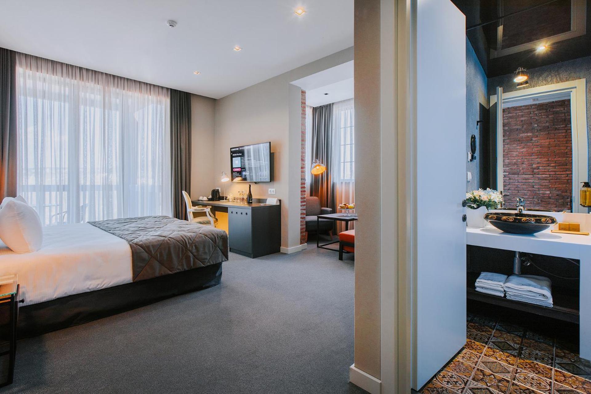 Deluxe Junior Suite - Photo 6