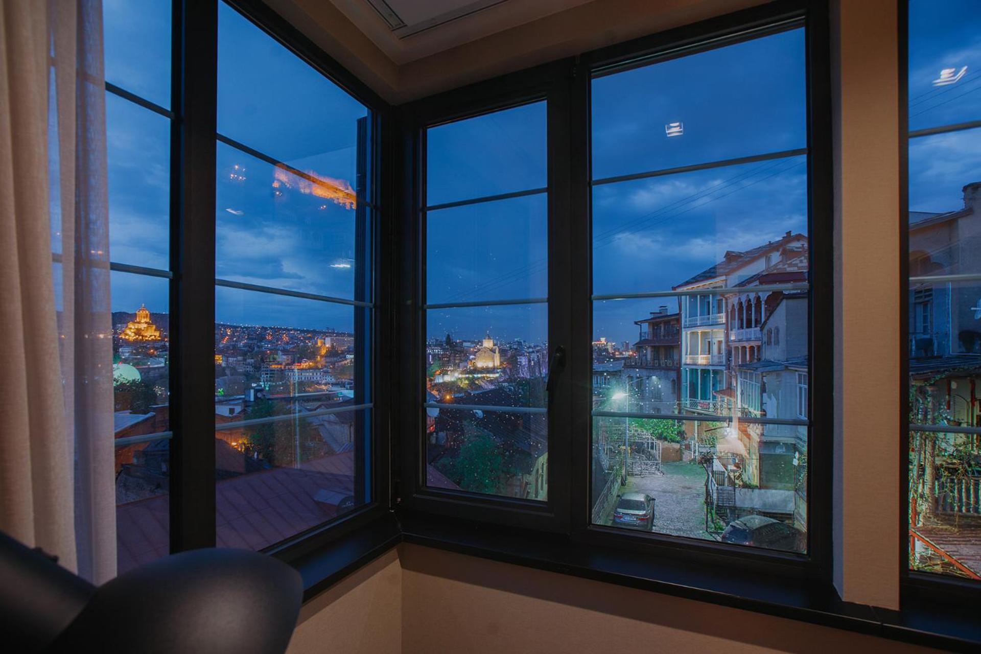 Deluxe Junior Suite - Photo 9