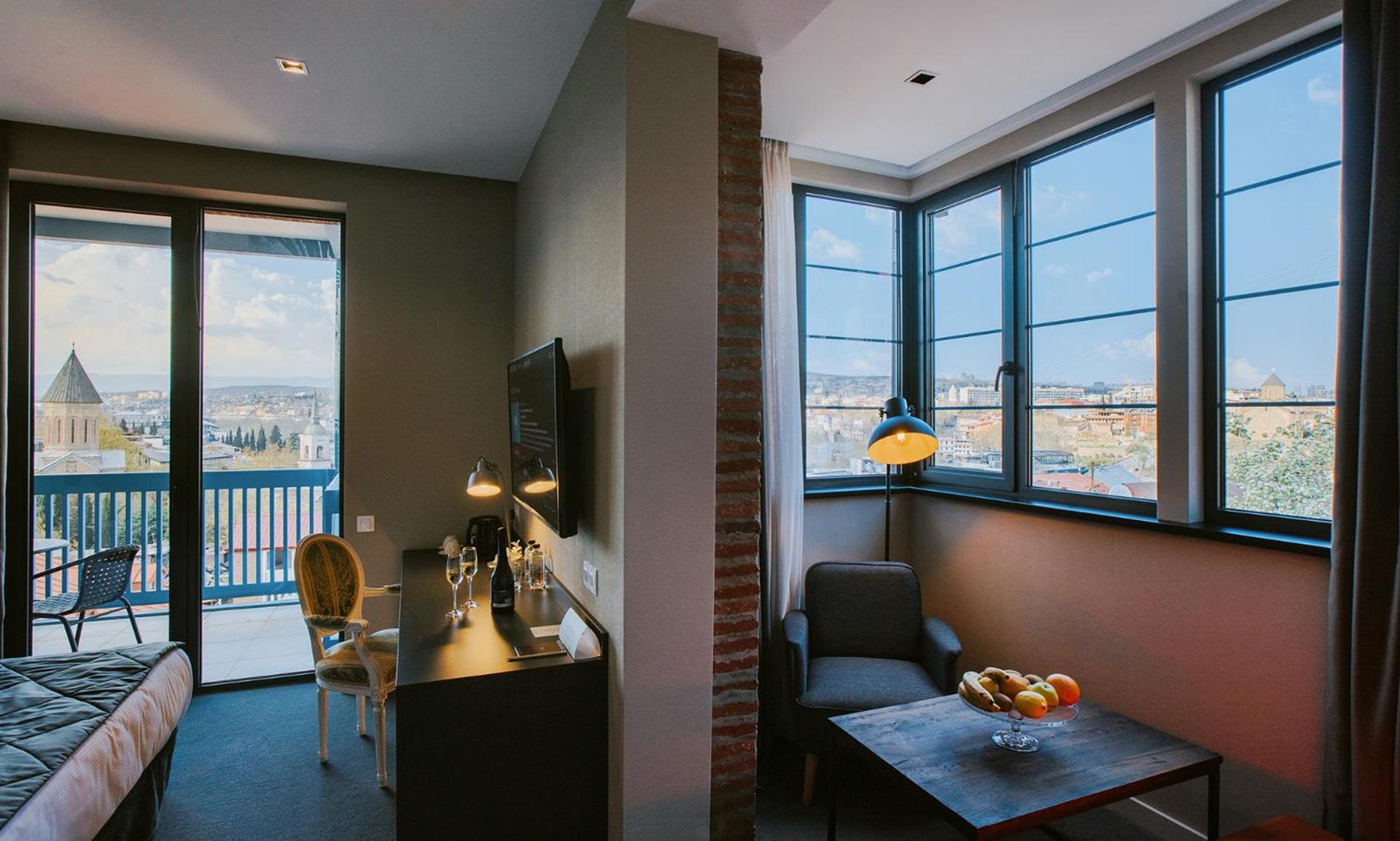 Deluxe Junior Suite - Photo 10