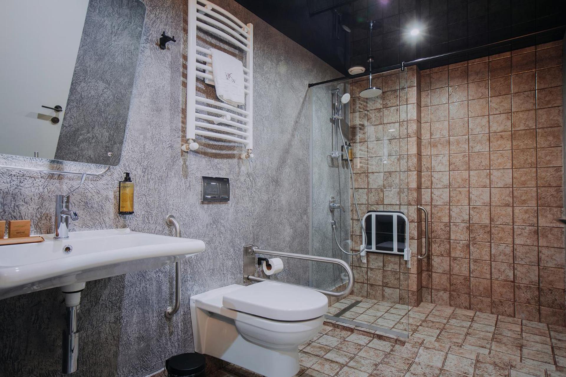 Double or Twin Room - Disability Access - Photo 2