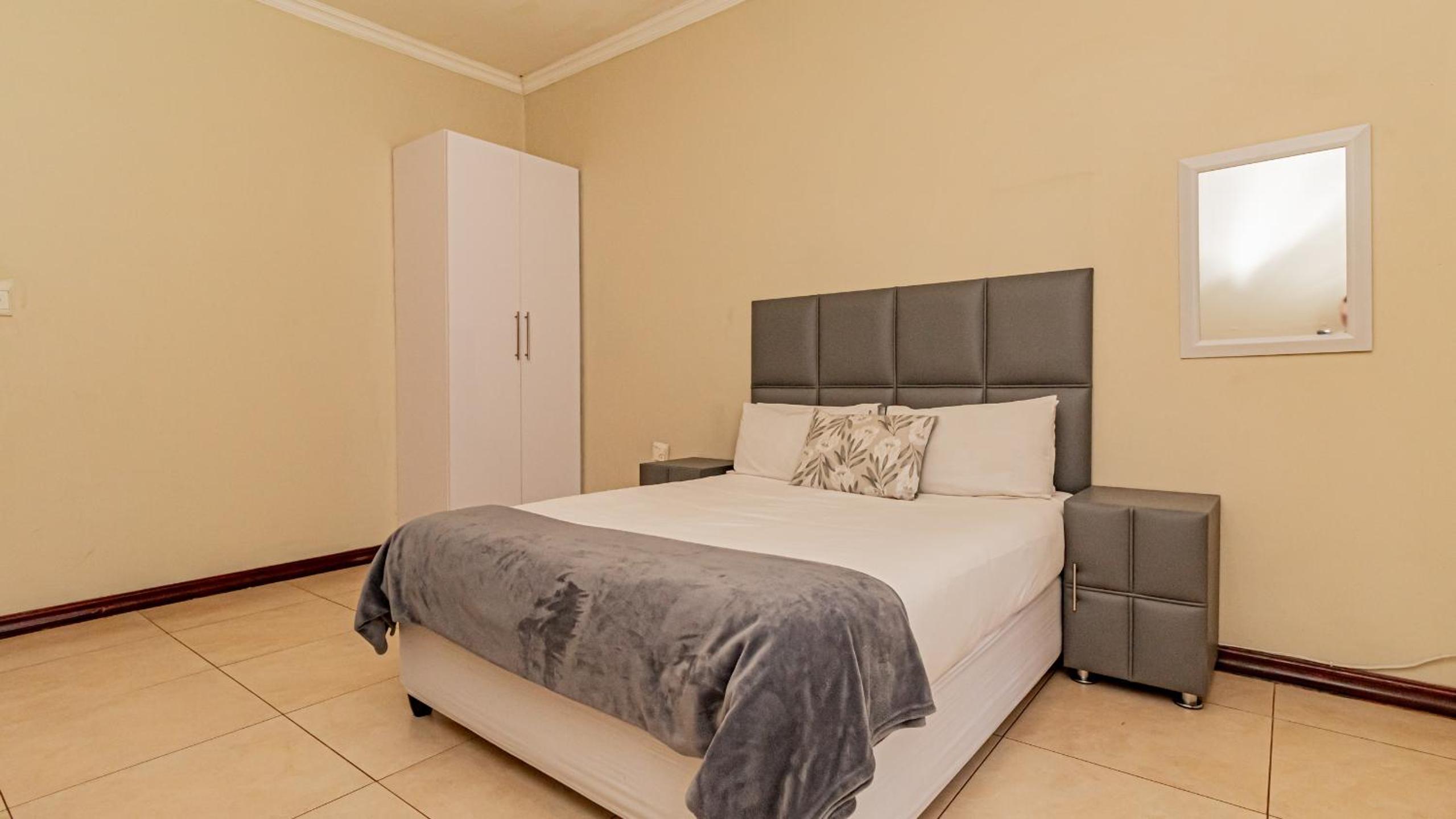 Double Room with Private Bathroom photo 1