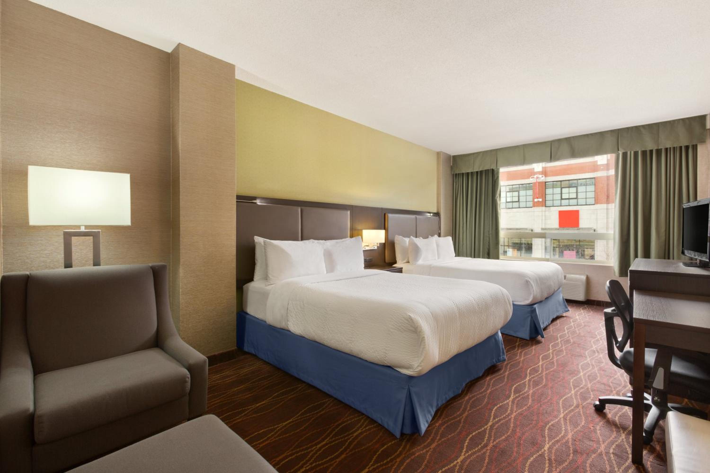 2 Queens Bed Accessible Room - Photo 1