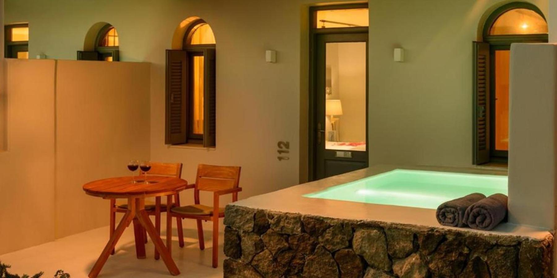 Studio with Outdoor Hot Tub and Caldera View photo 3