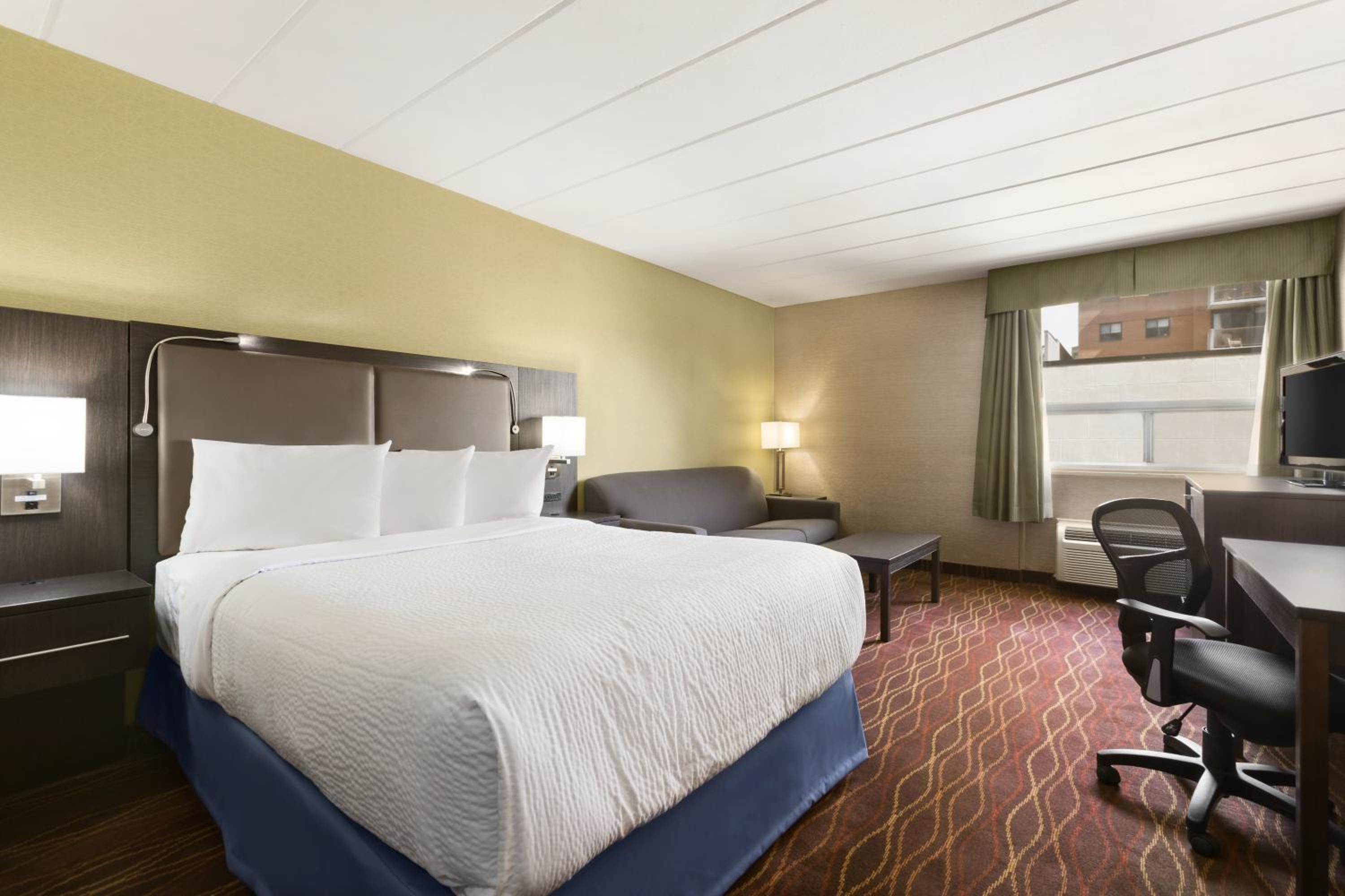 1 Queen Deluxe Room photo 1