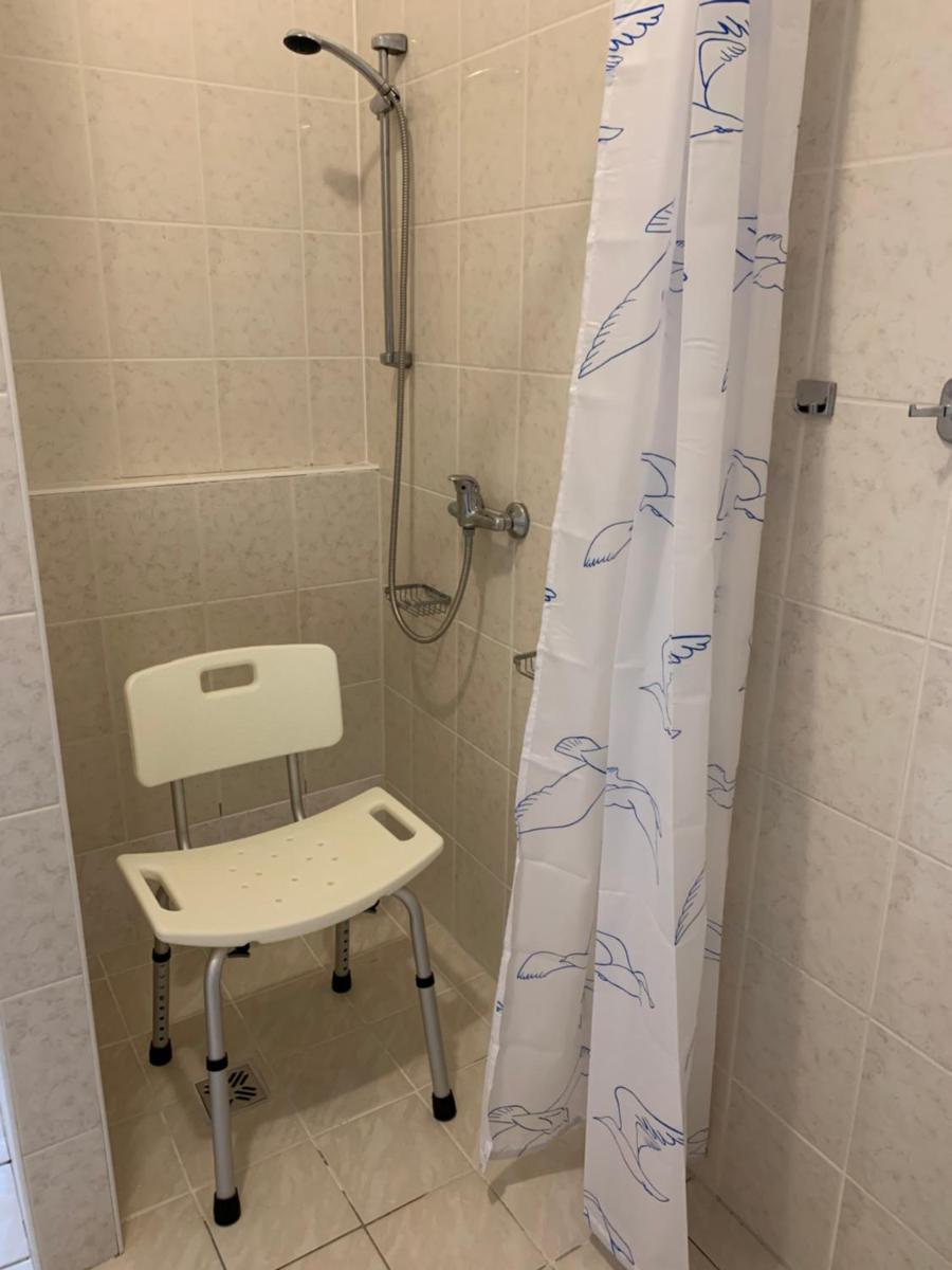 Twin Room - Disability Access photo 2