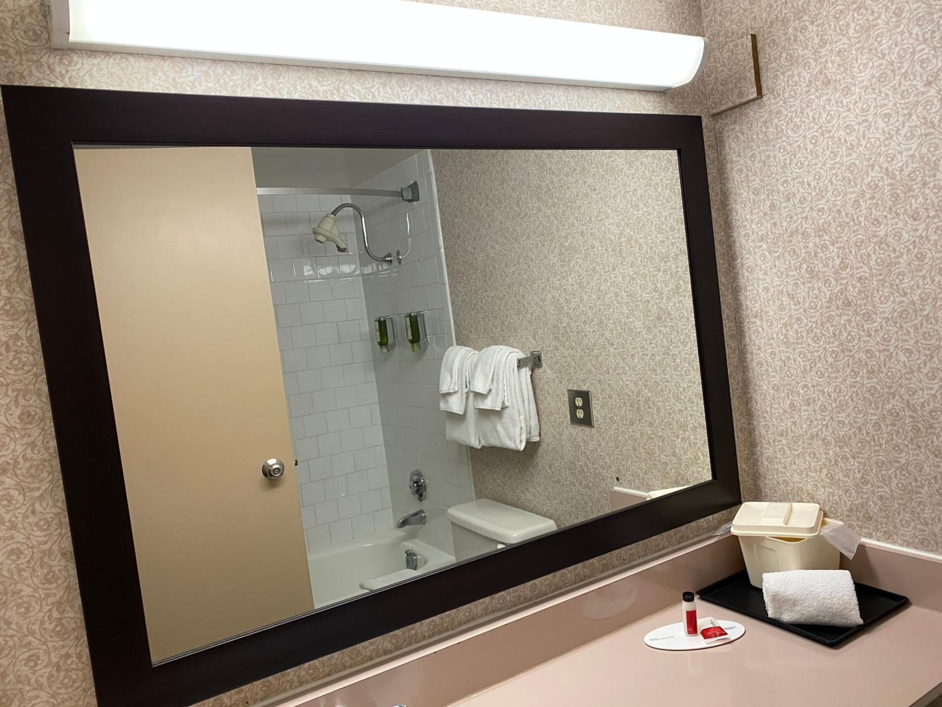 Queen Room with Two Queen Beds and City View - Mobility Access/Non-Smoking - Photo 2