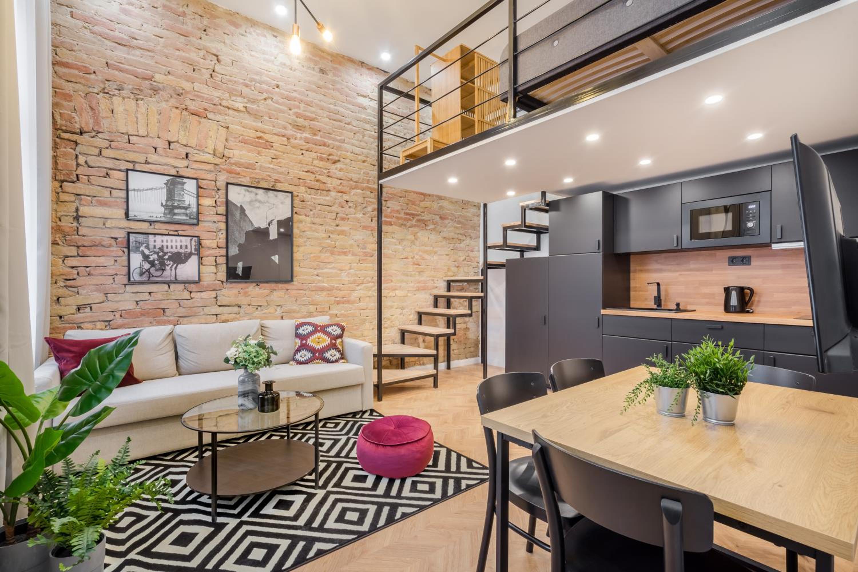 Deluxe Apartment with Gallery - Photo 1