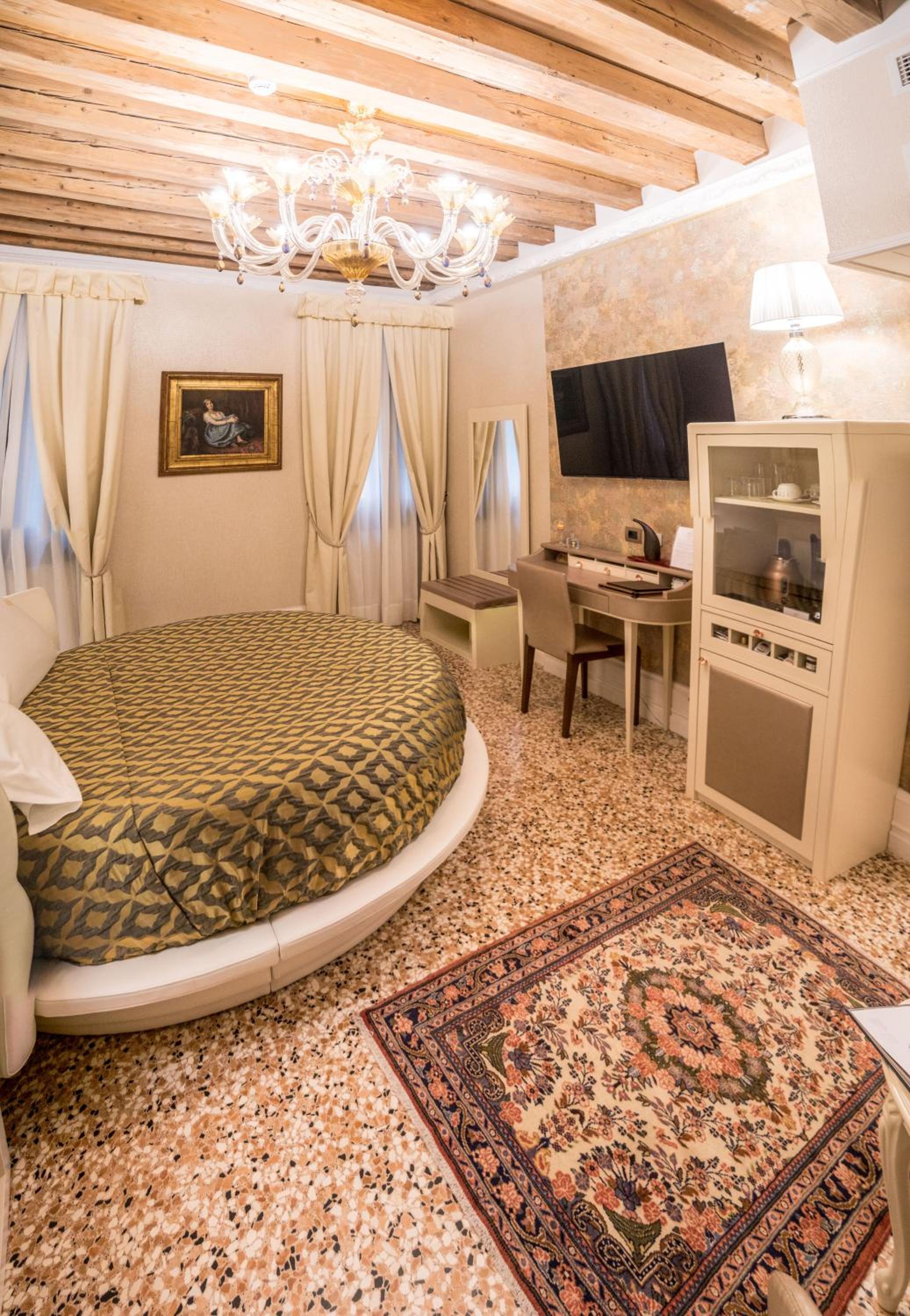 Deluxe Double Room photo 2
