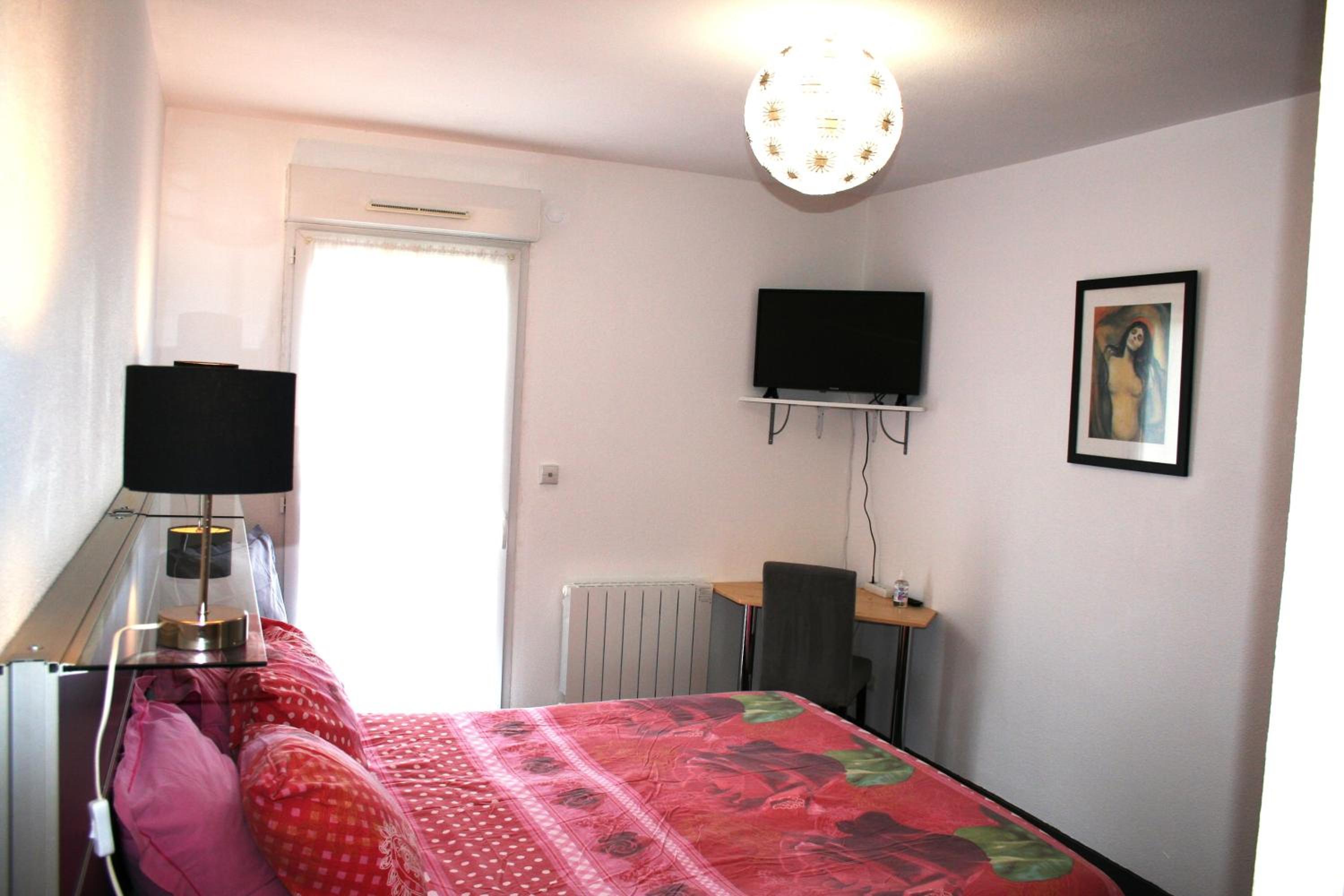 King Room with Roll-In Shower - Disability Access - Photo 2