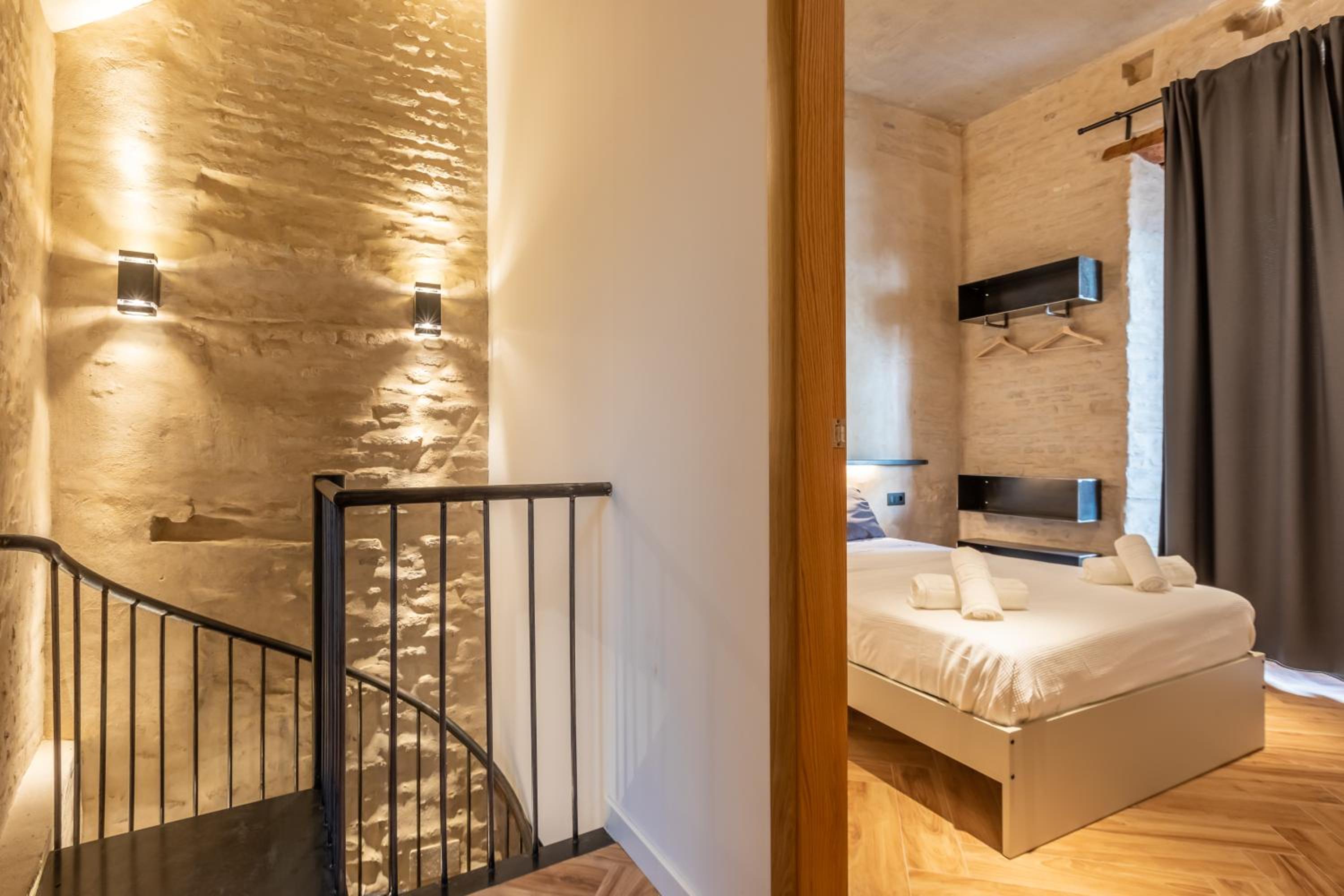 Apartment - Split Level - Photo 9