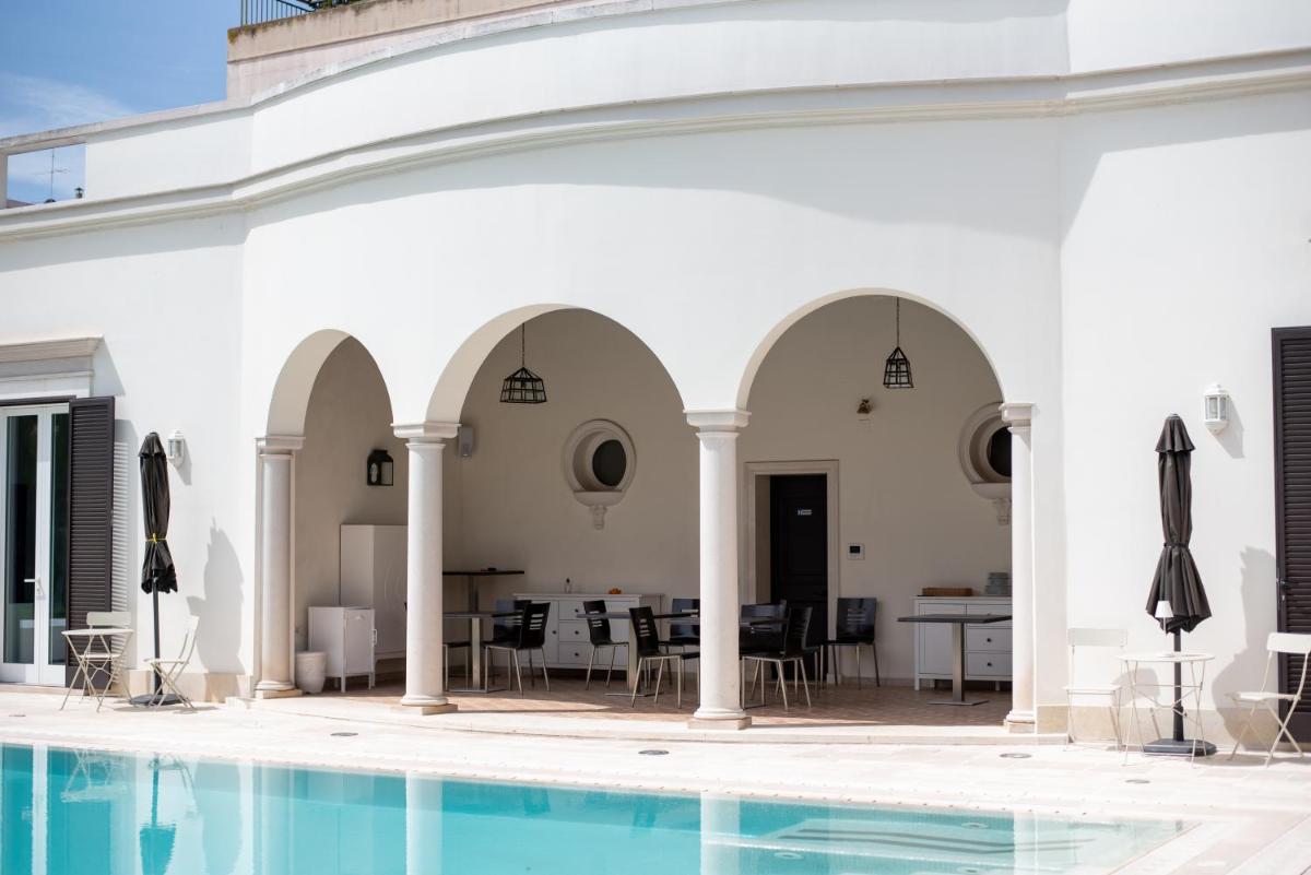 Double Room with Pool View photo 3
