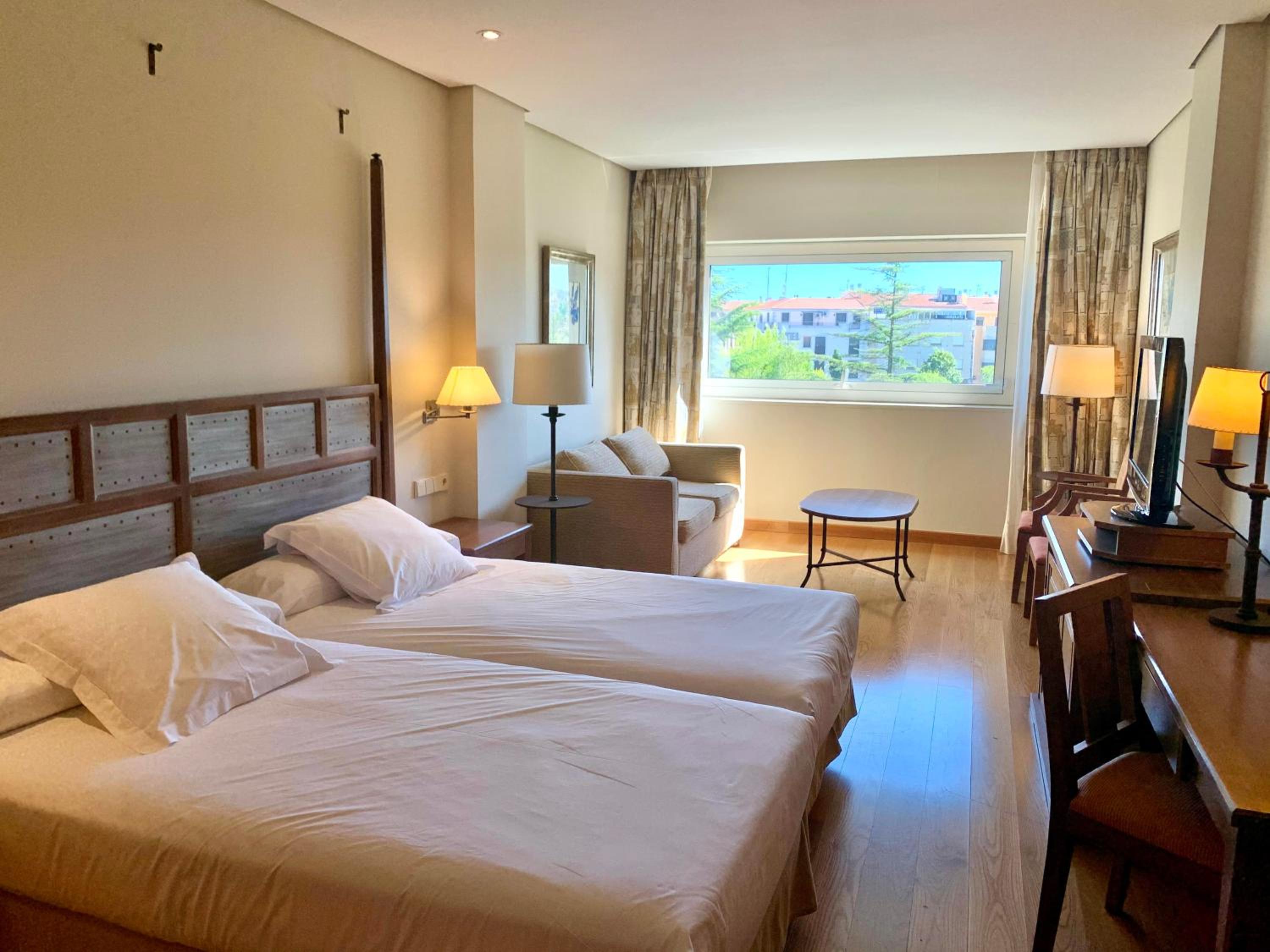 Standard Double Room - Photo 8