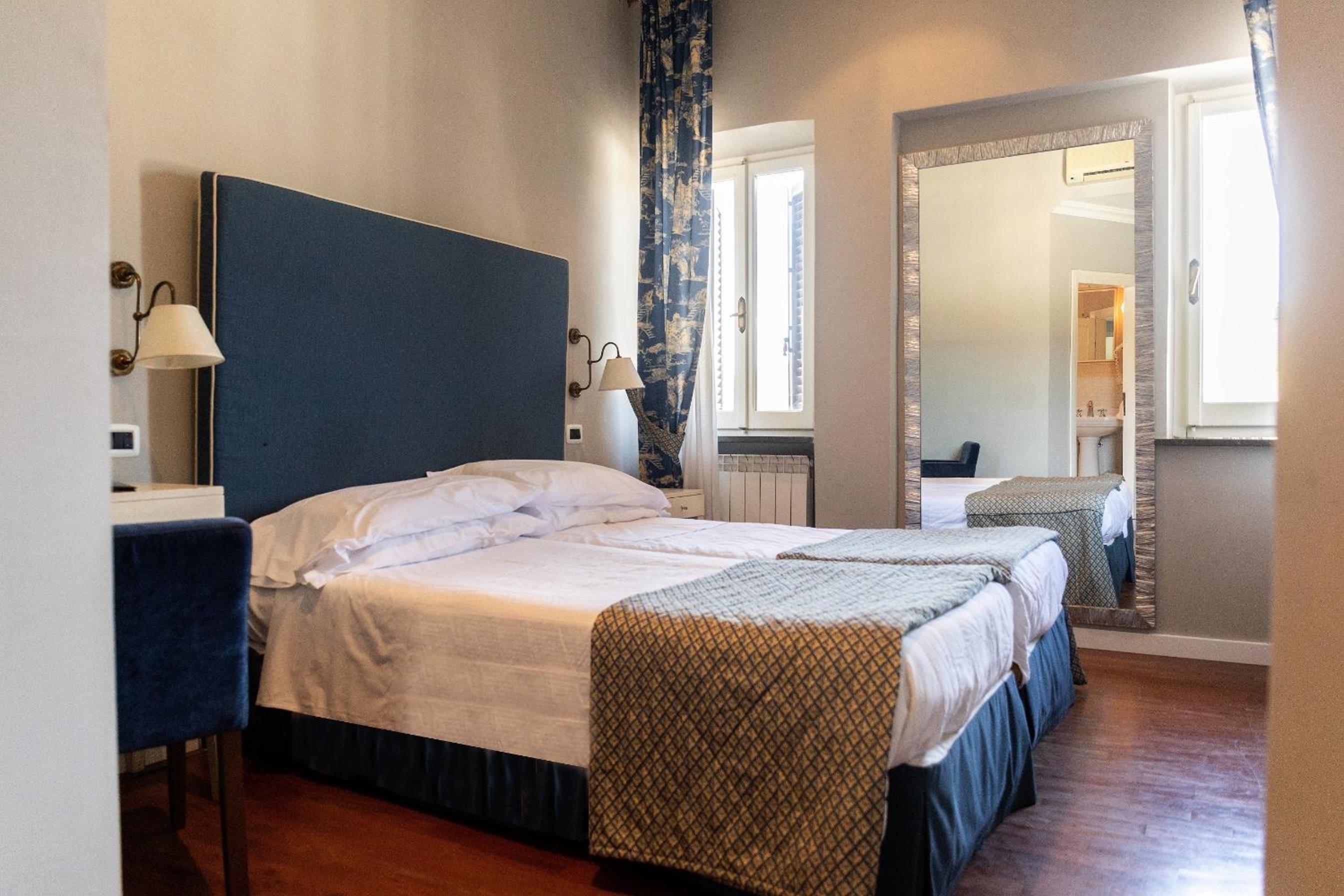Classic Double or Twin Room - Photo 17