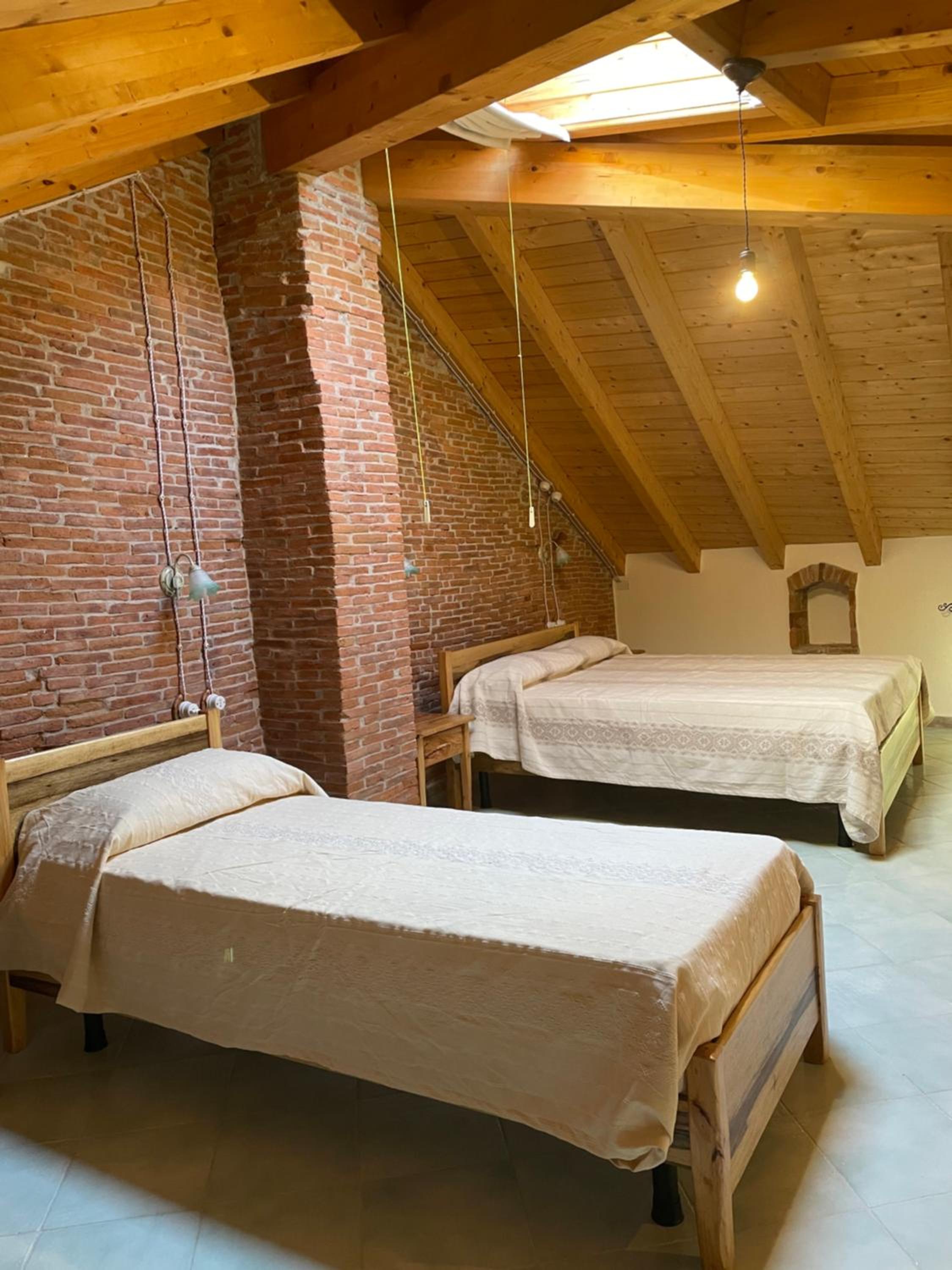 Double Room with Private Bathroom - Photo 2