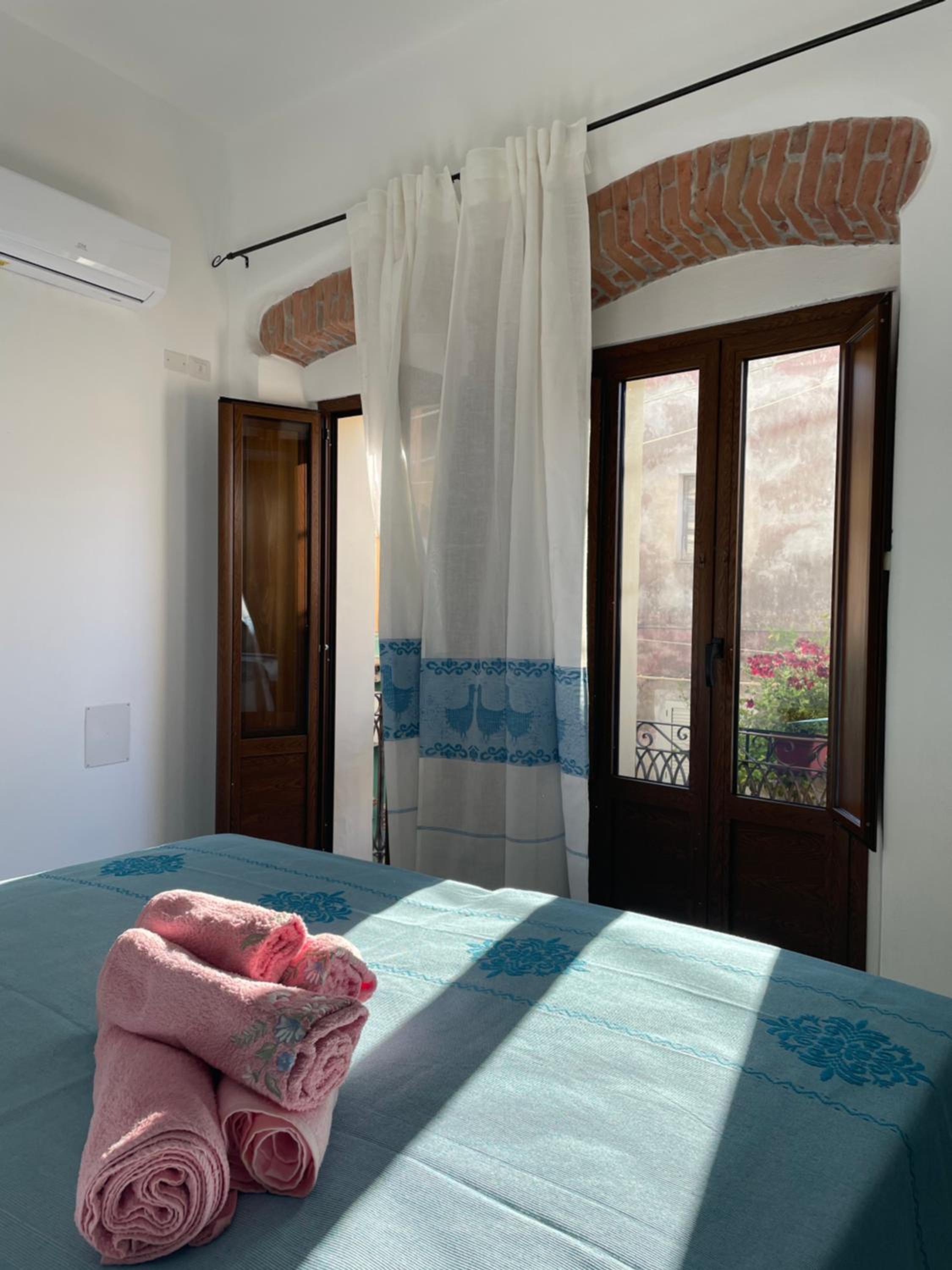Double Room with Private Bathroom - Photo 3