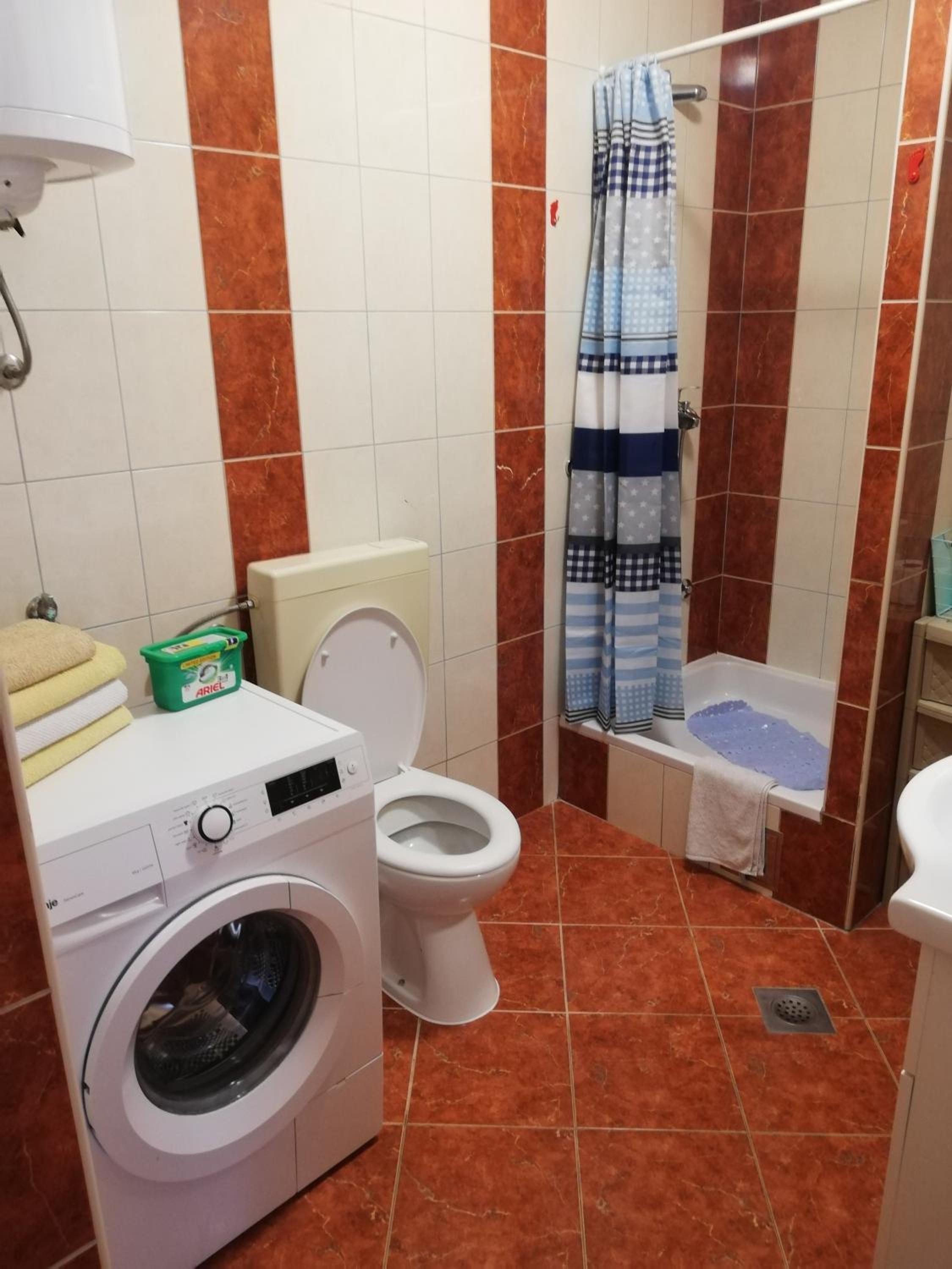 One-Bedroom Apartment - Photo 3