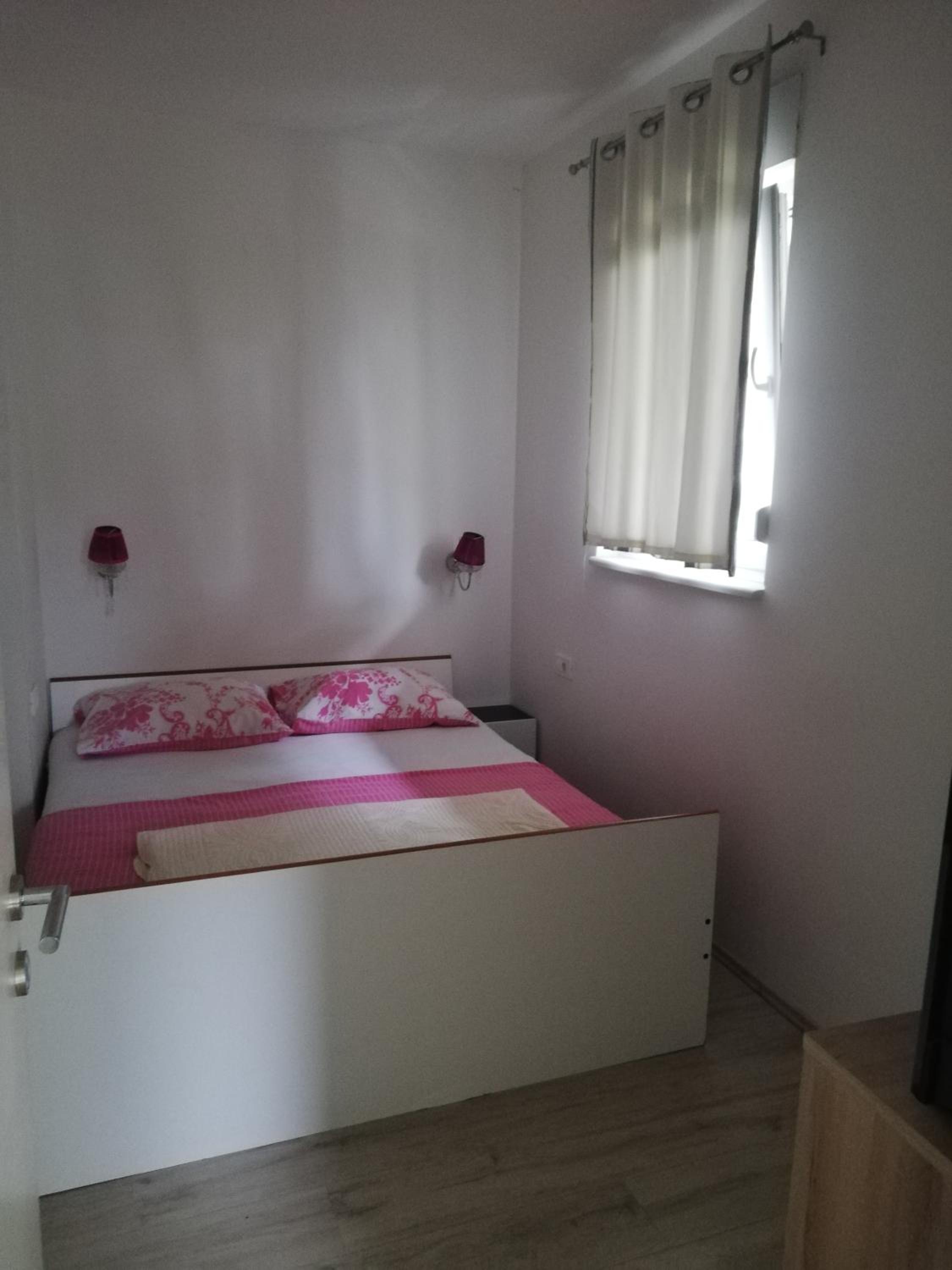 One-Bedroom Apartment - Photo 4