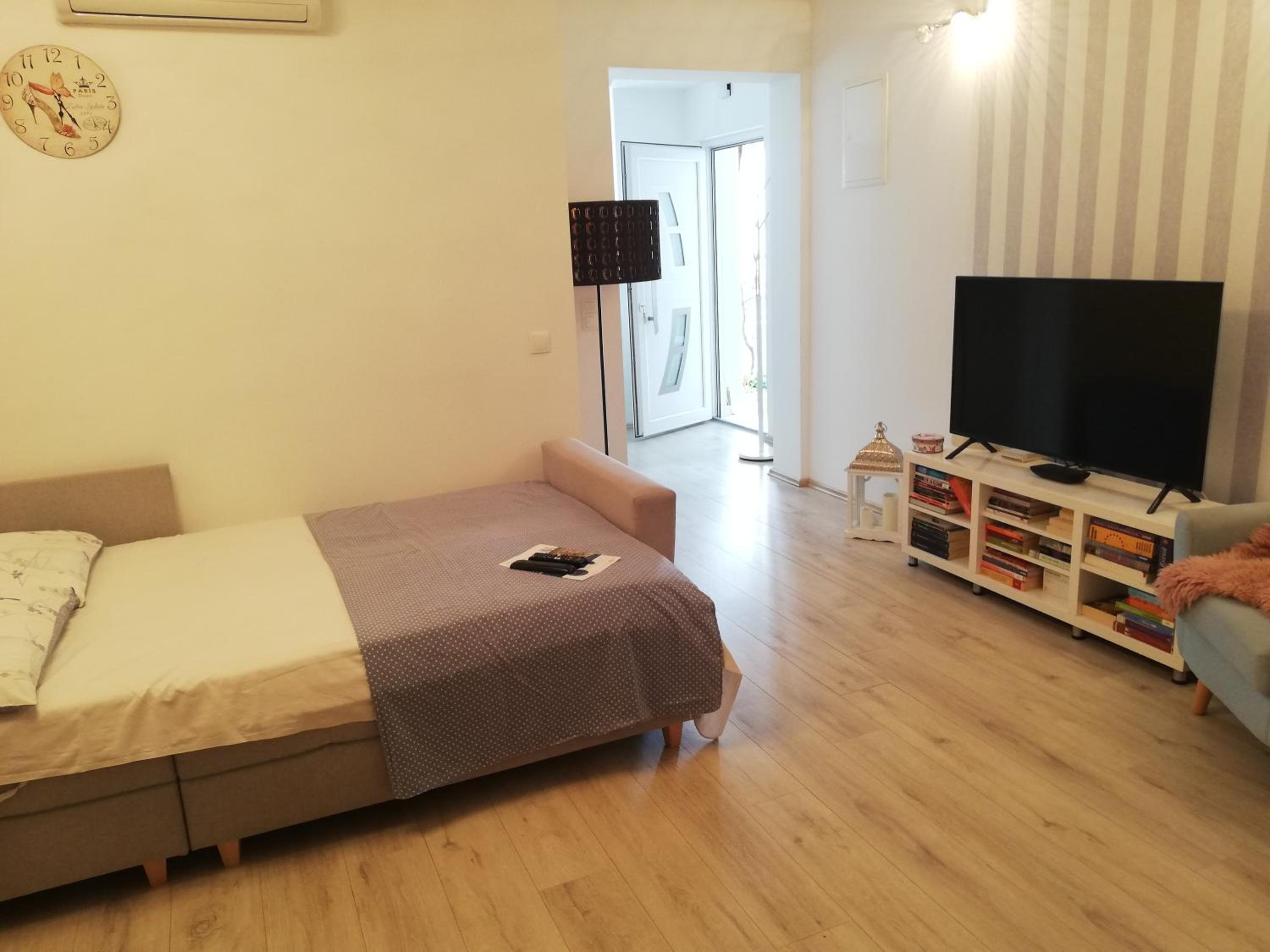 One-Bedroom Apartment - Photo 8