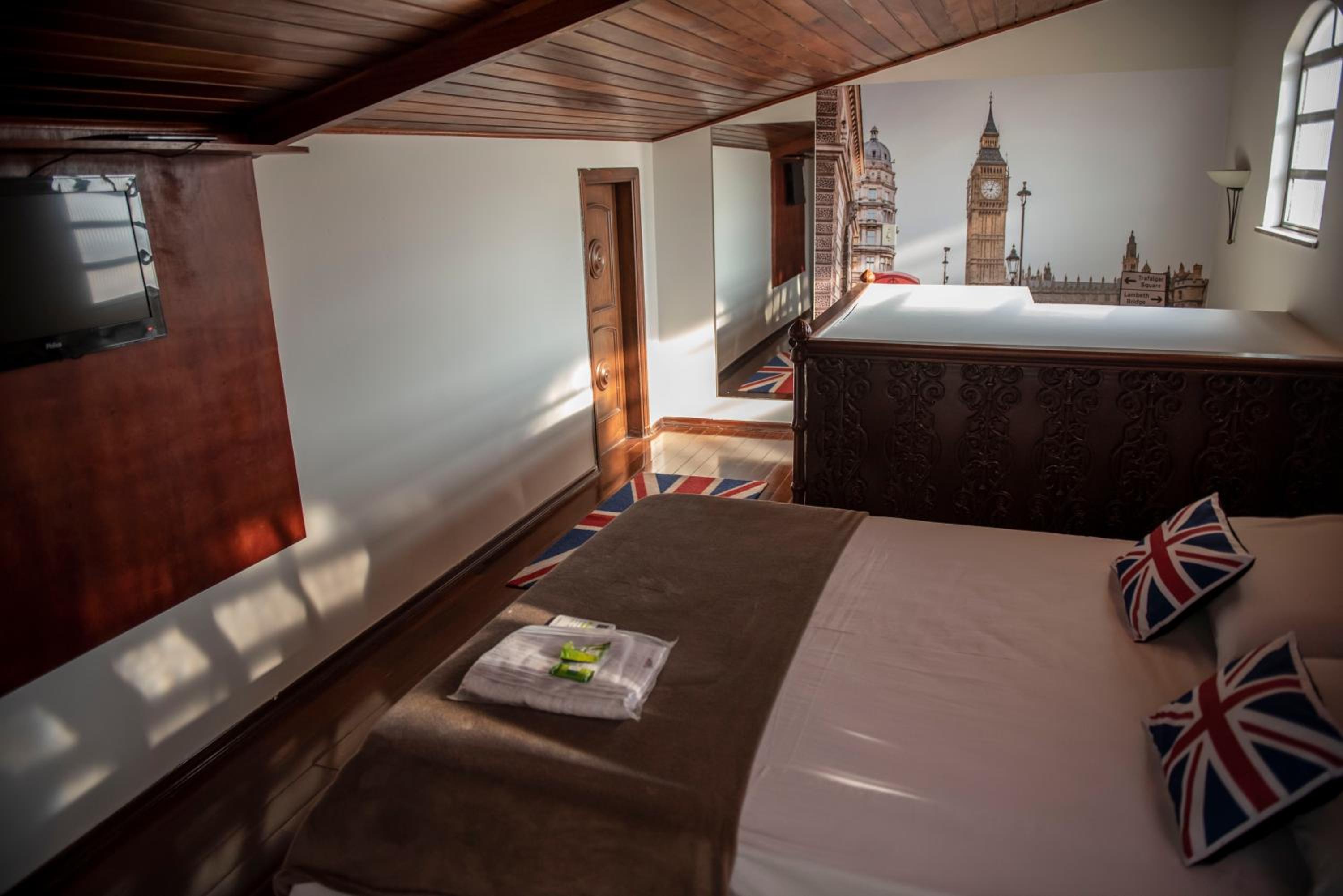 Standard Twin Room With Shared Bathroom
