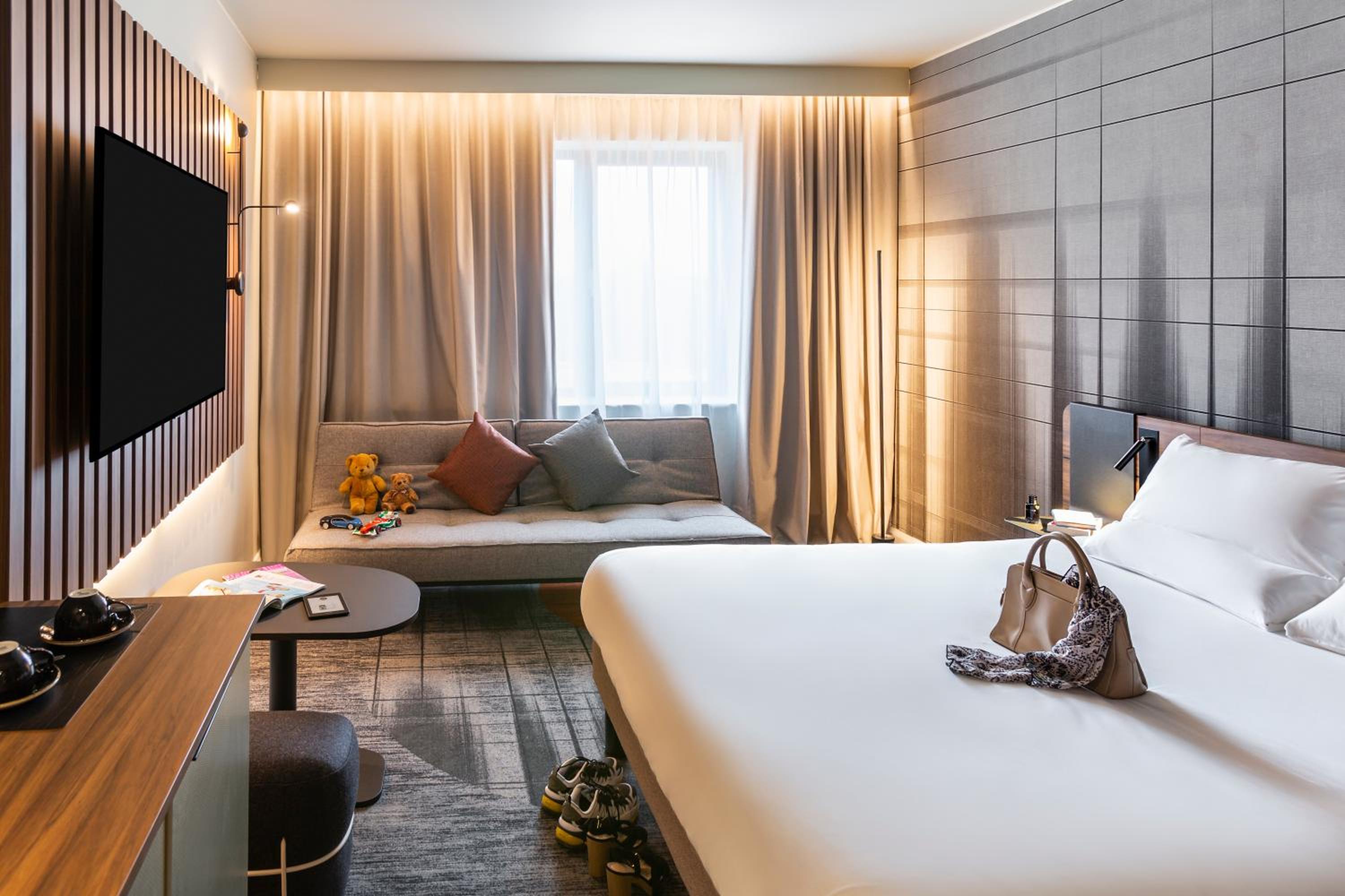 Superior Queen Room with Single Sofa Bed - Photo 3