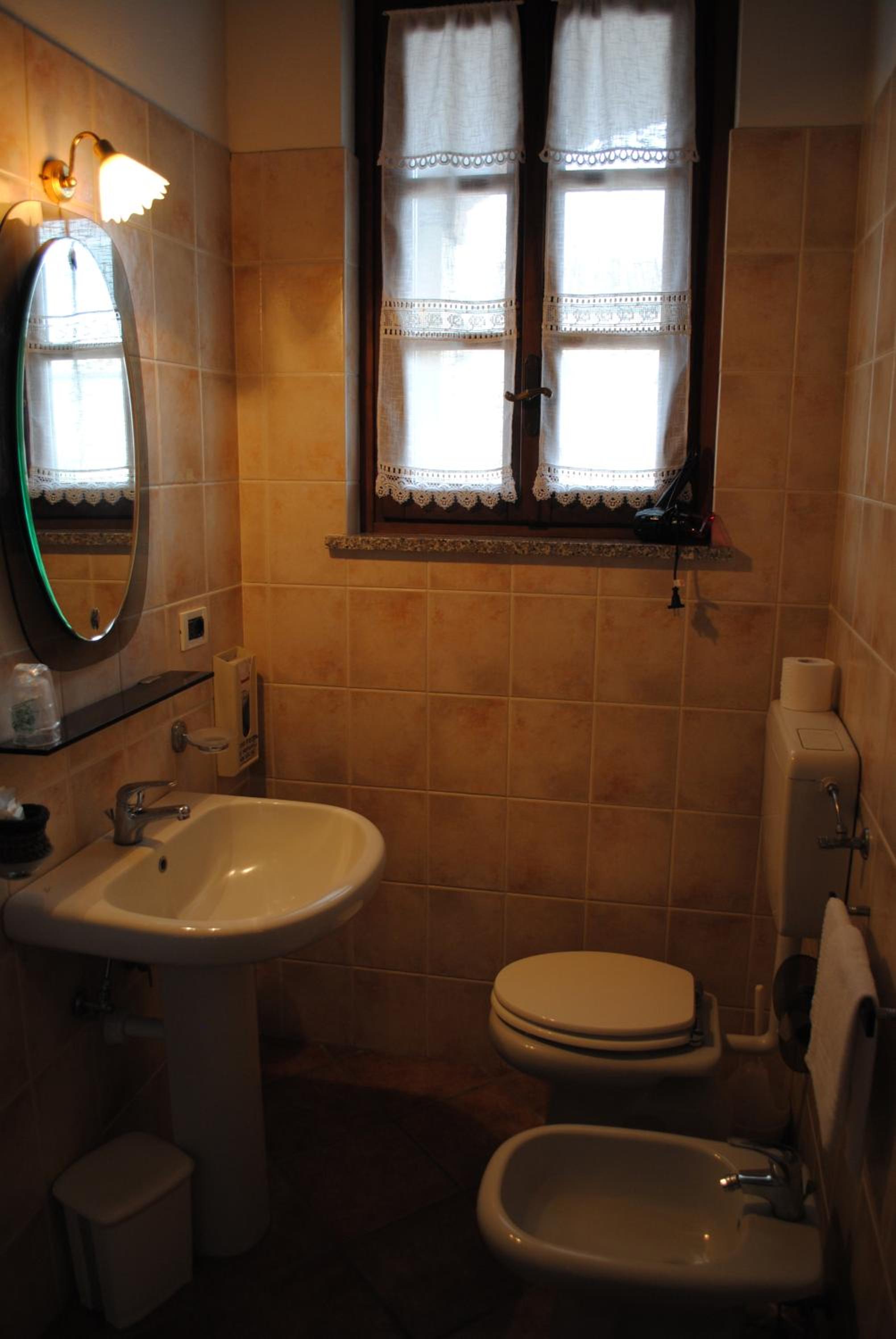 Double Room - Photo 2
