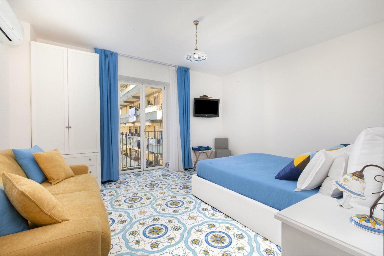 Junior Suite with Balcony - Photo 2