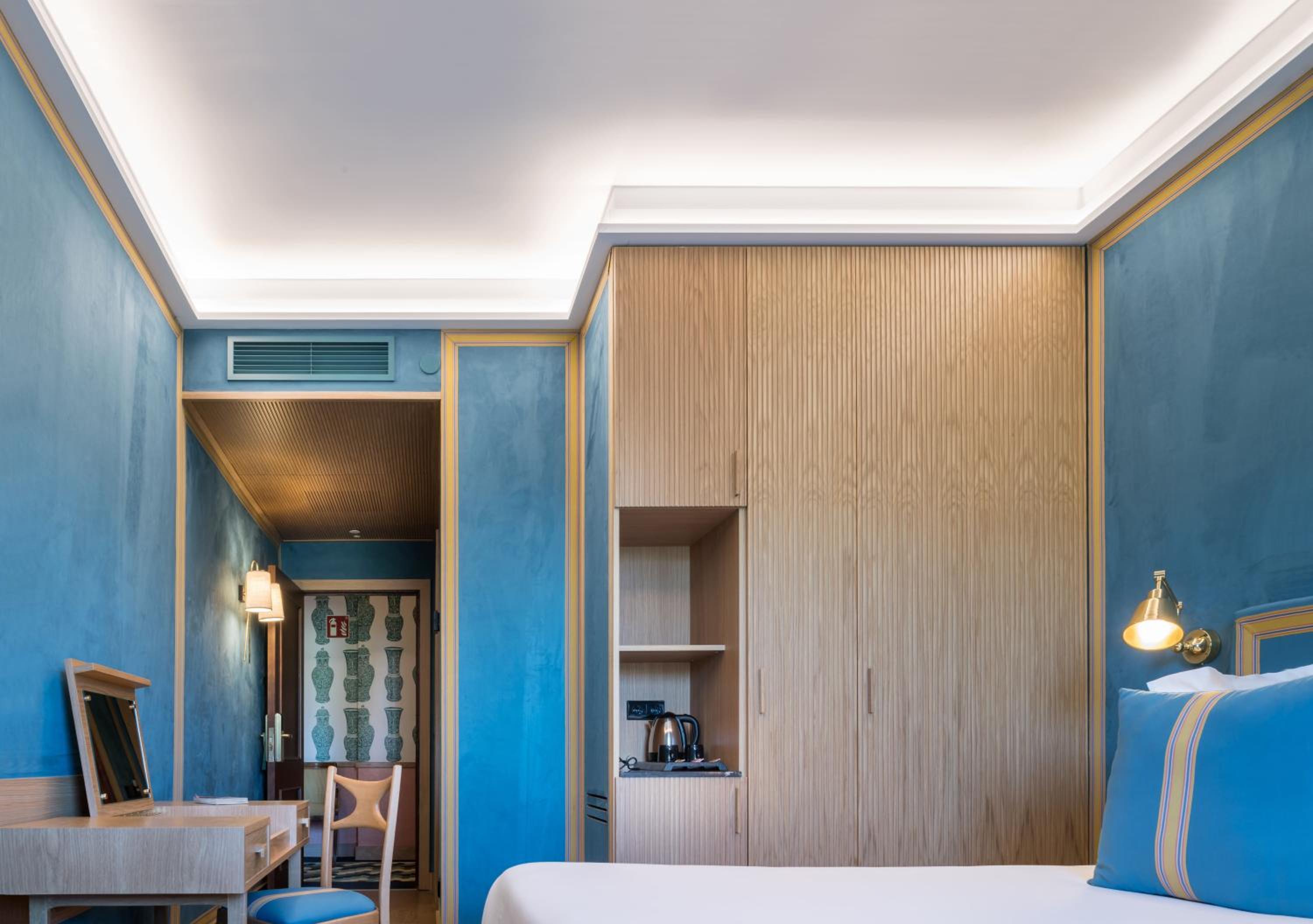 Double or Twin Room with View - Photo 3