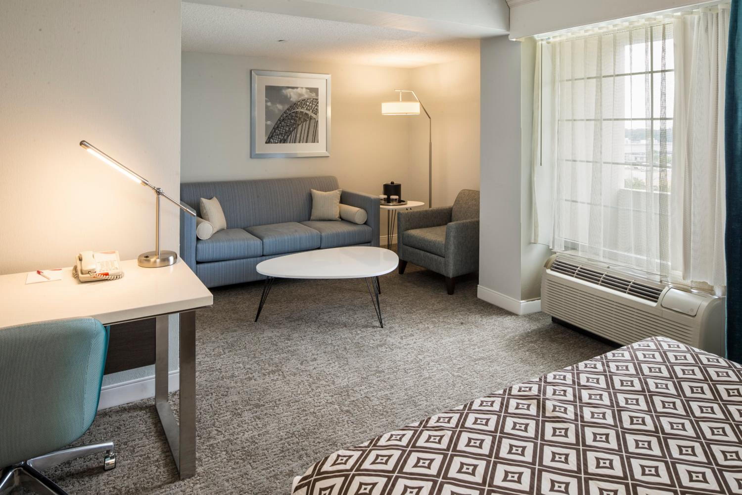 Junior Queen Suite with Two Queen Beds - Photo 2