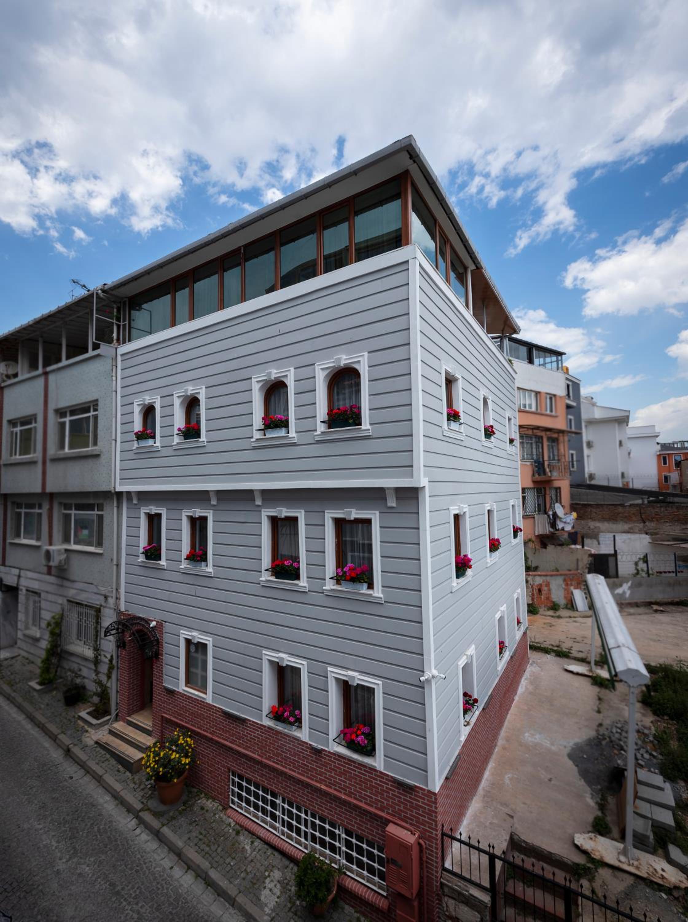 Apartment with Balcony photo 3