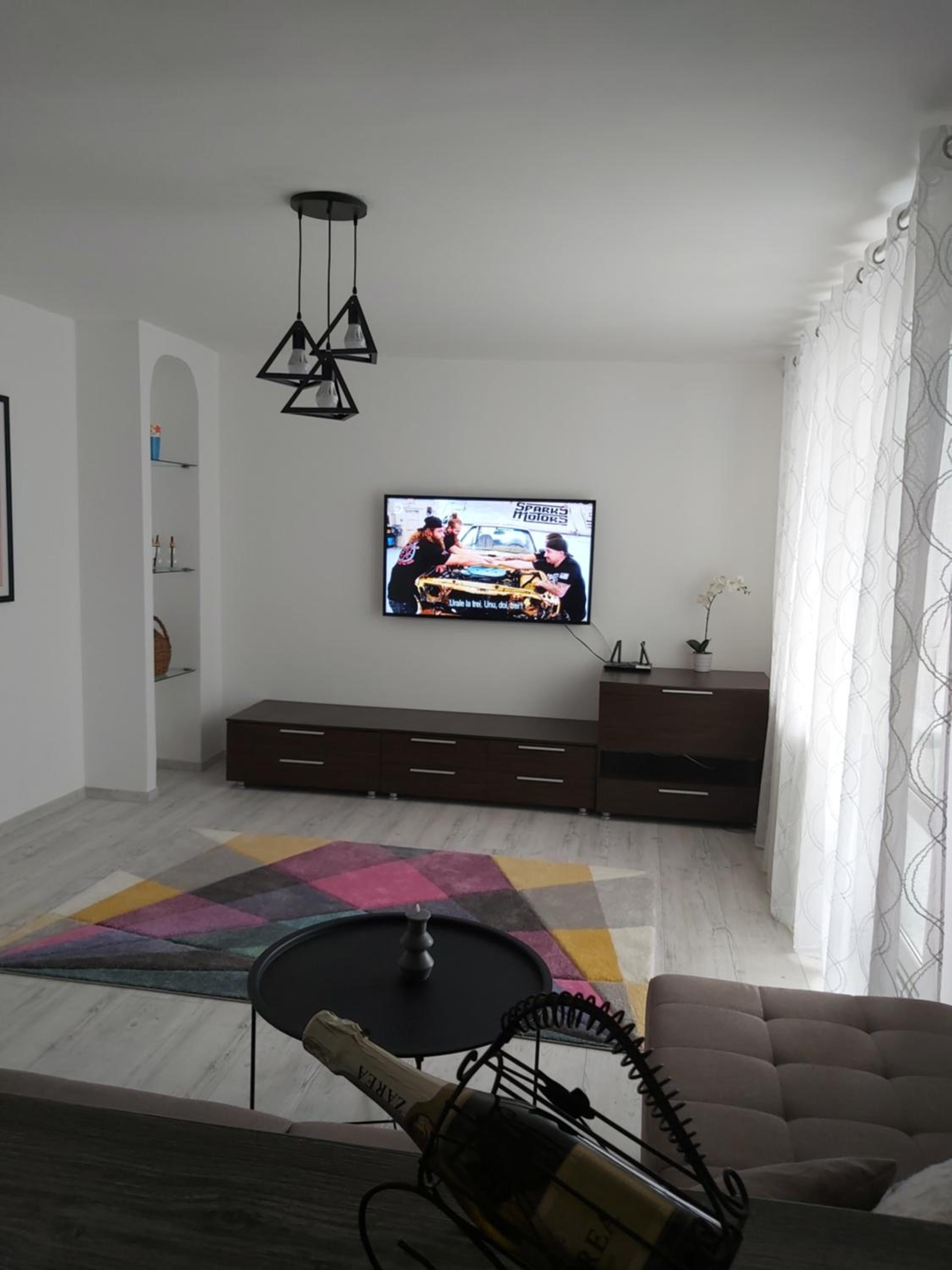One-Bedroom Apartment - Photo 4