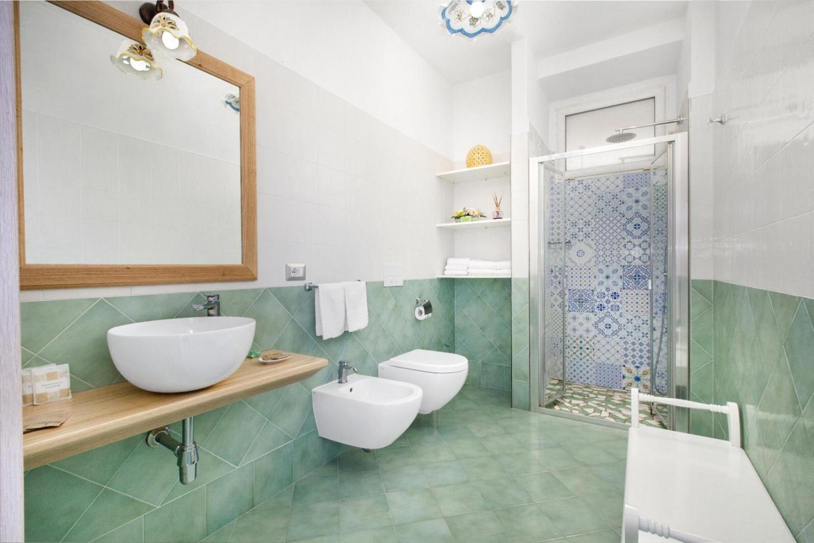 Junior Suite with Balcony - Photo 3
