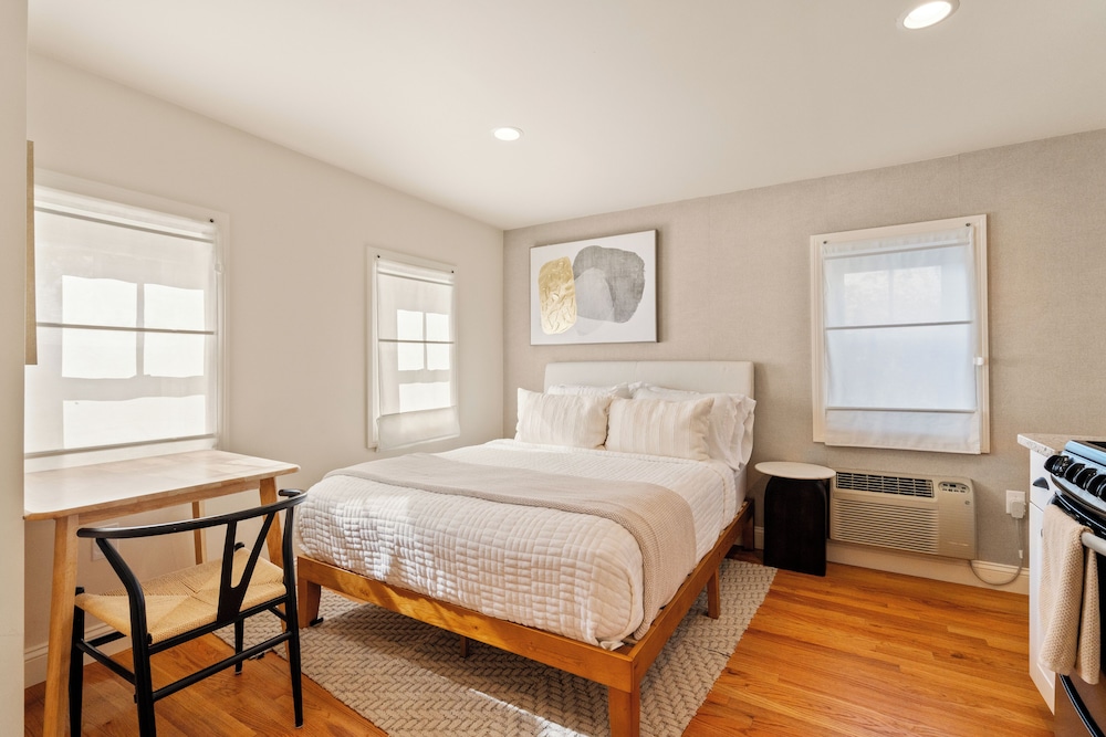 Deluxe Studio Suite