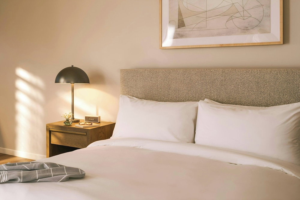 Room, 1 Queen Bed photo 1