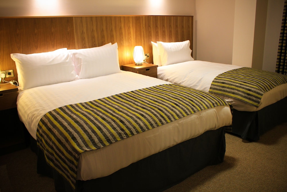 Double Room (1 King Bed + 1 Single Bed) photo 2